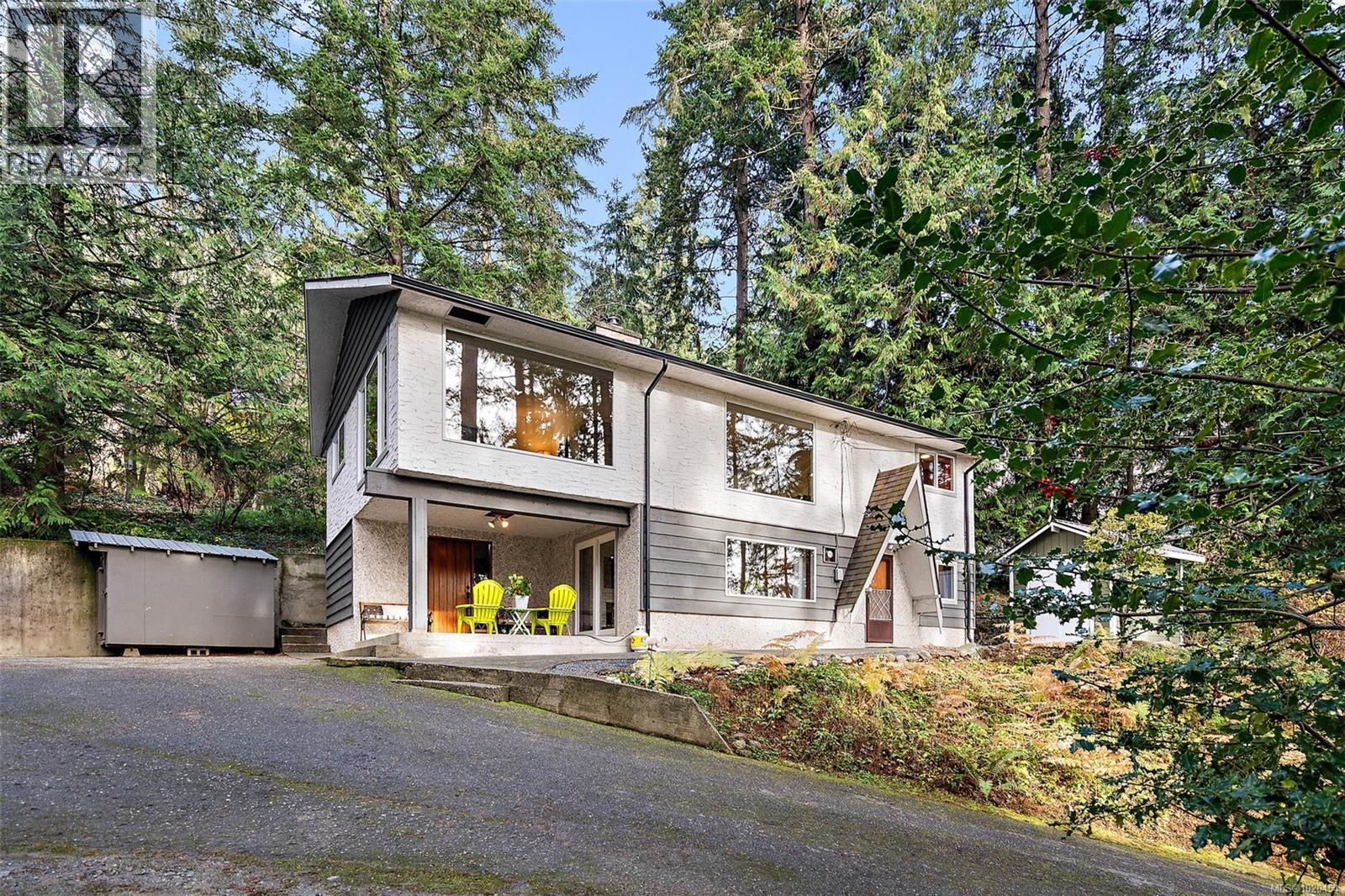 1186 Laurel Rd, North Saanich