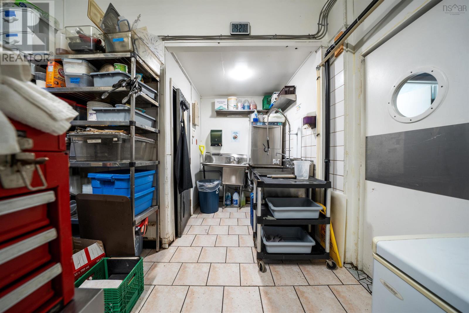 Property 24 of 49 of 216 Archimedes Street