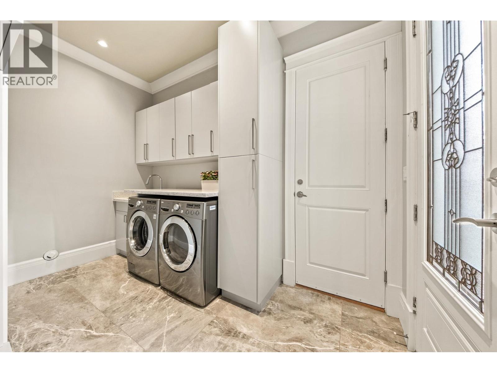 7673 DAMPIER Drive, Richmond