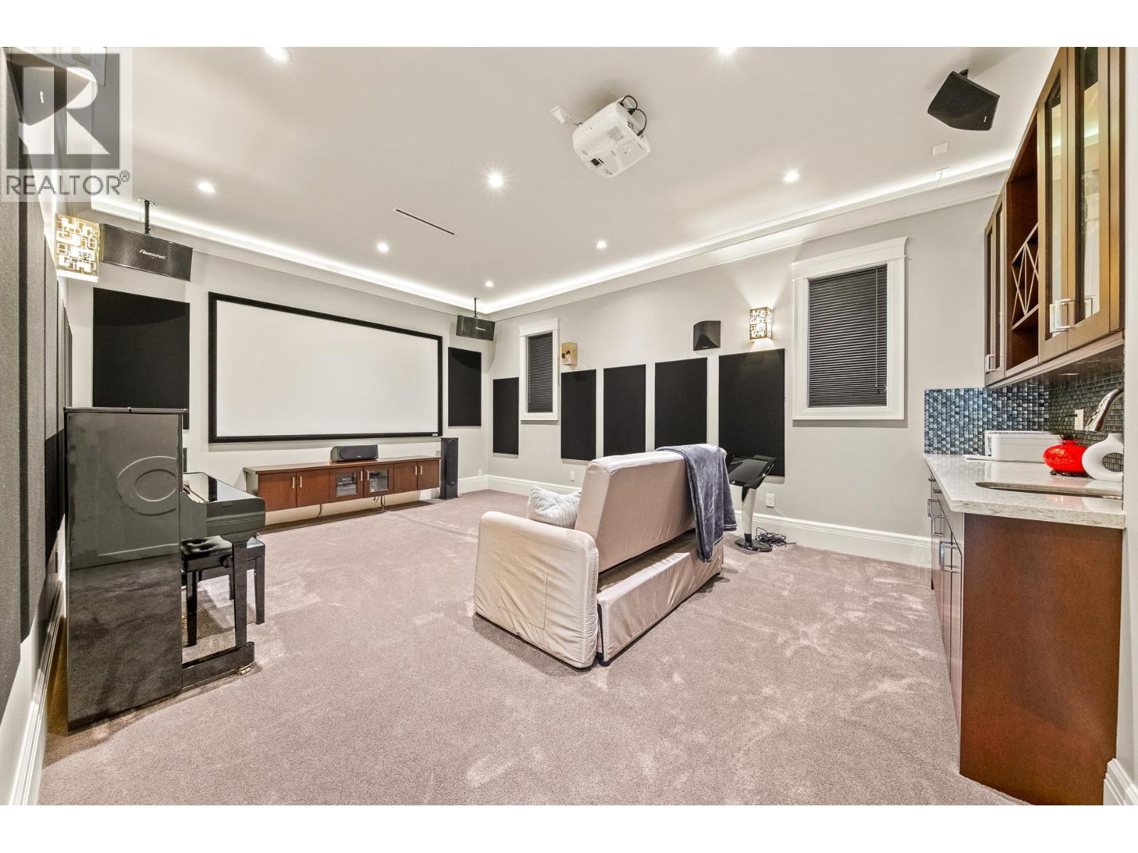 7673 DAMPIER Drive, Richmond