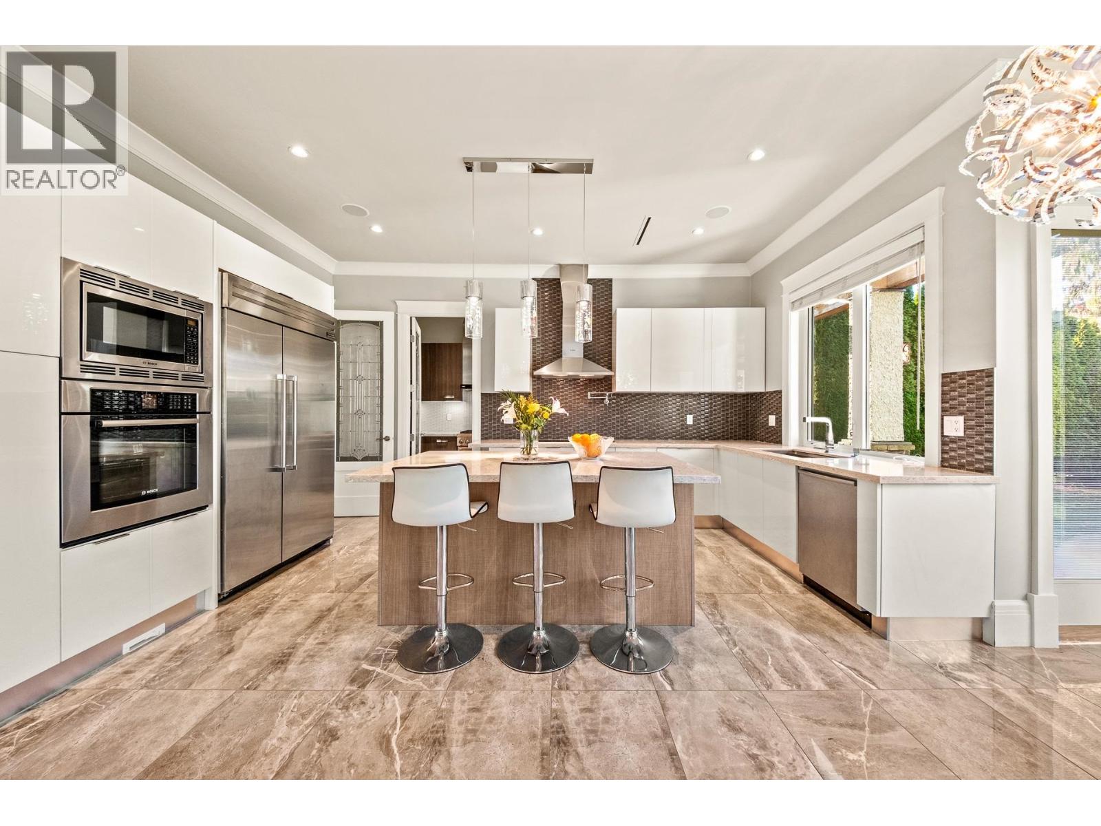 7673 DAMPIER Drive, Richmond