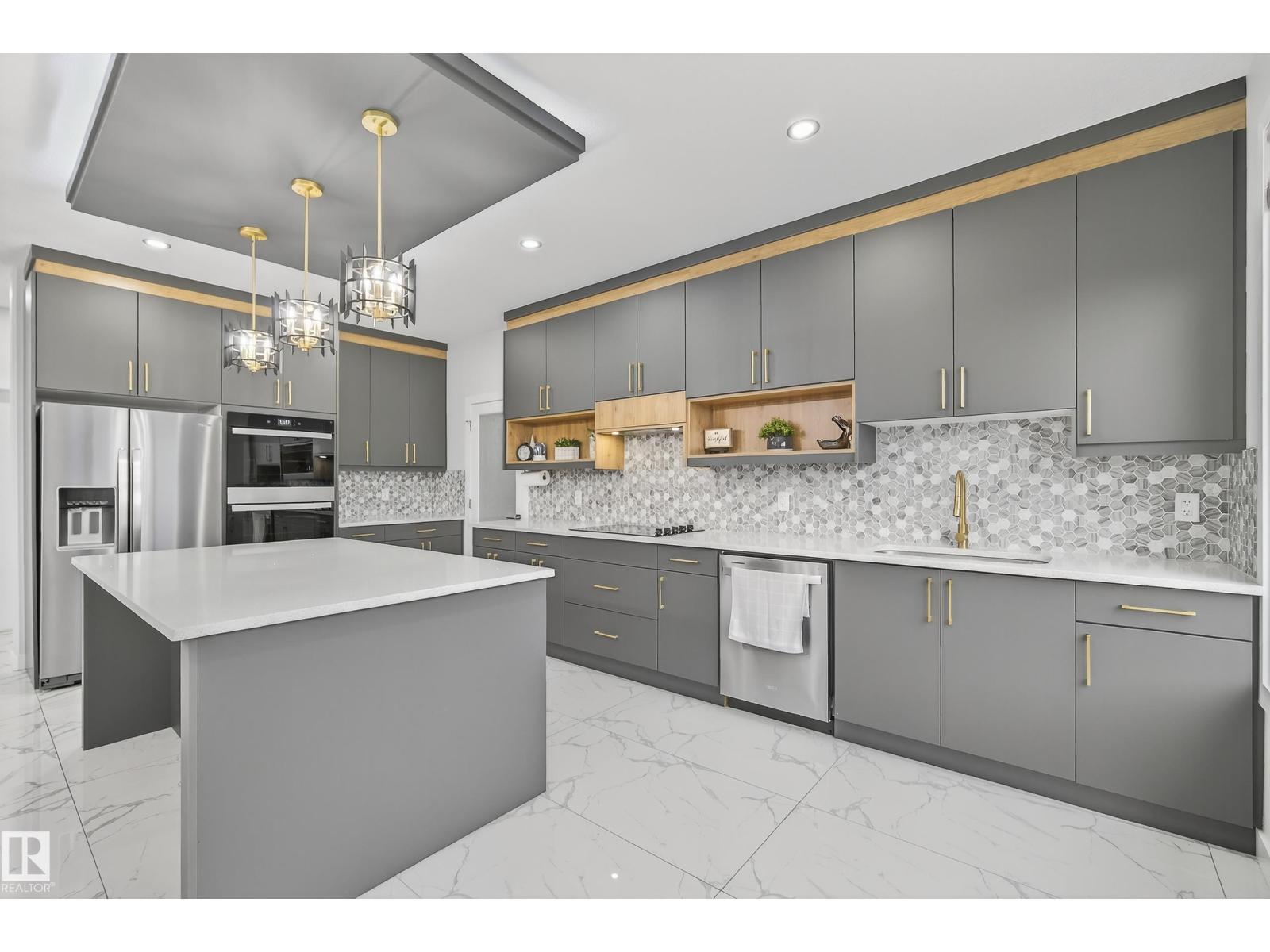 1104 152 AV NW, Edmonton