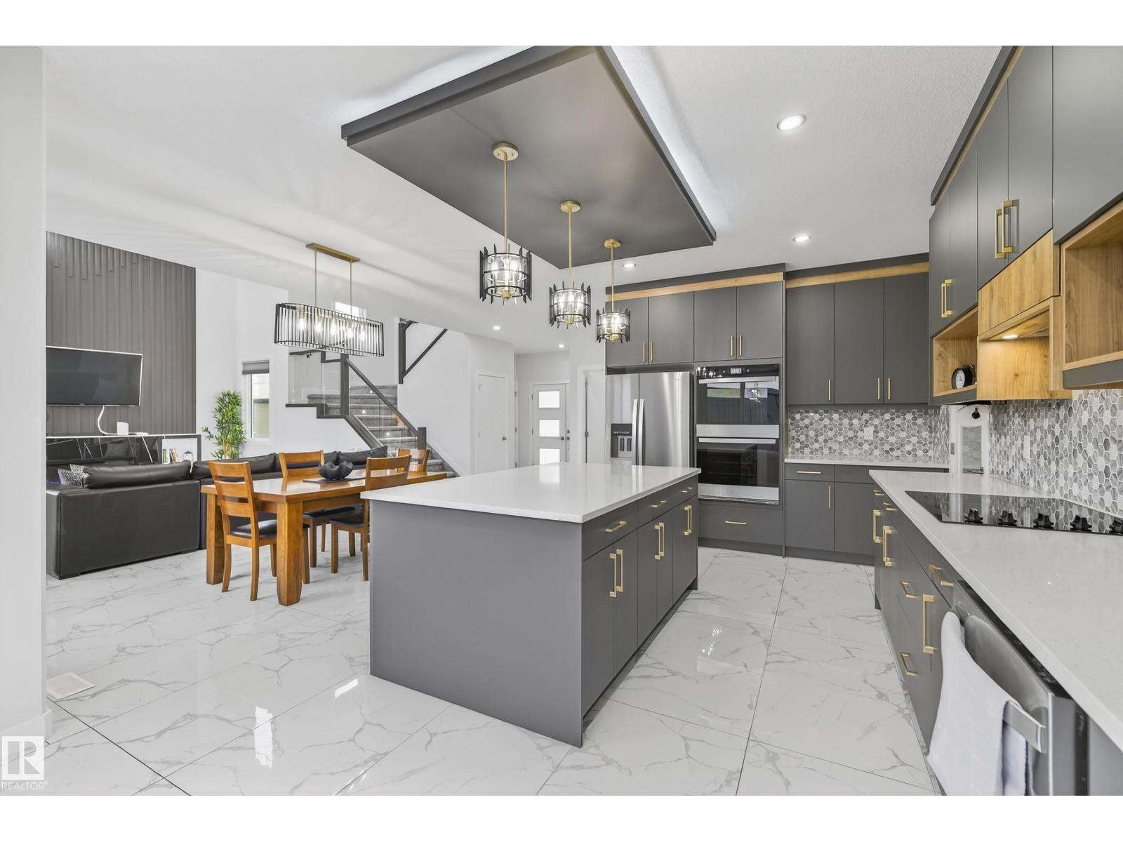 1104 152 AV NW, Edmonton