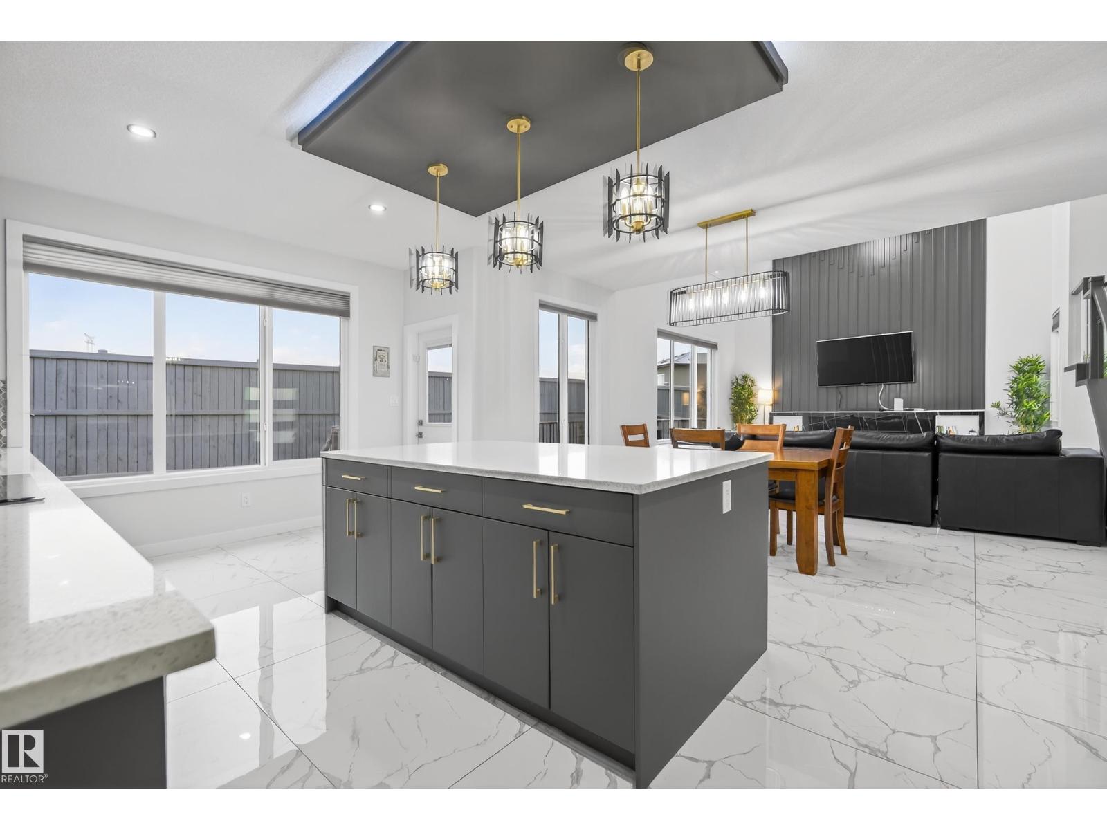 1104 152 AV NW, Edmonton