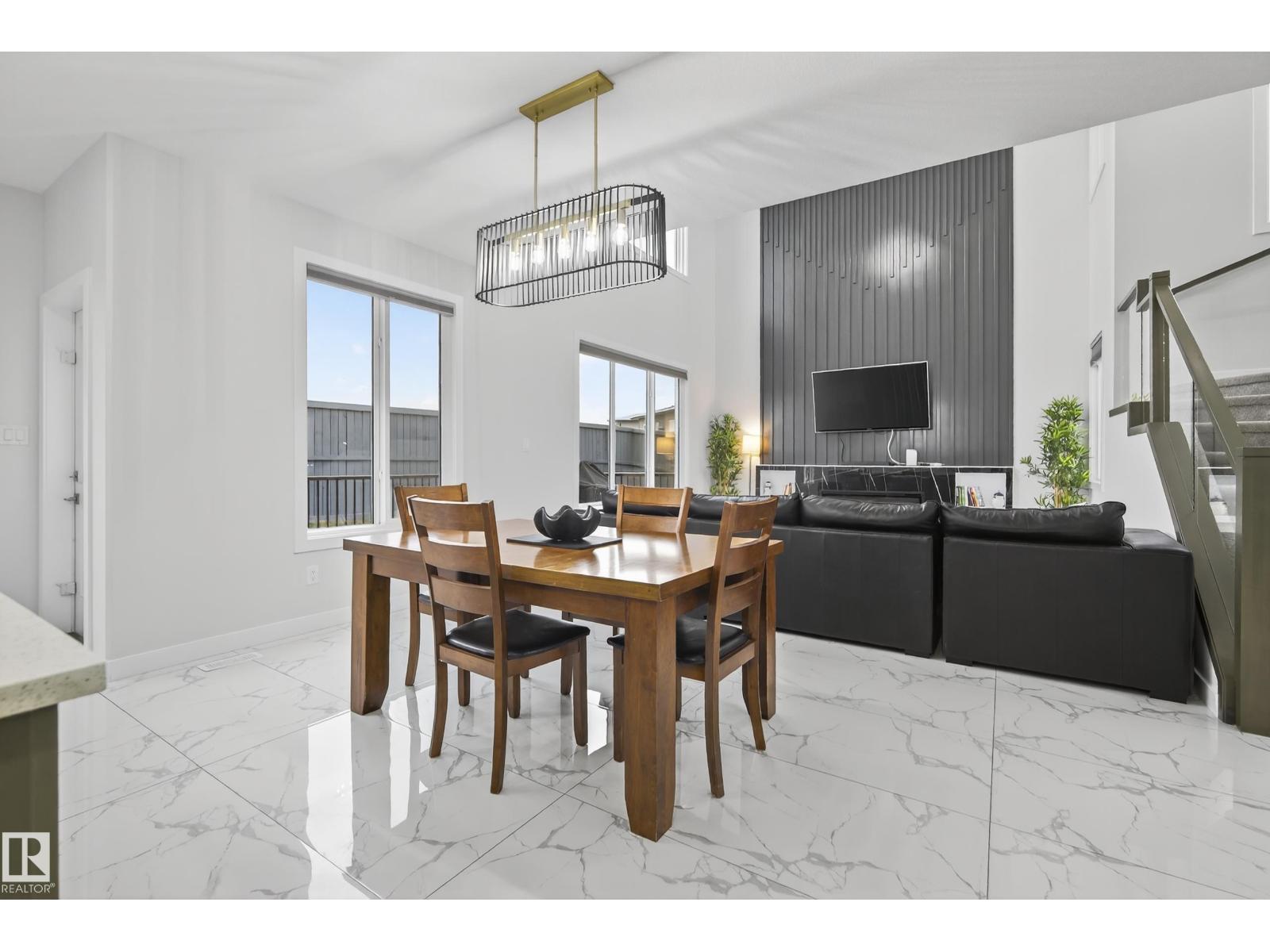 1104 152 AV NW, Edmonton