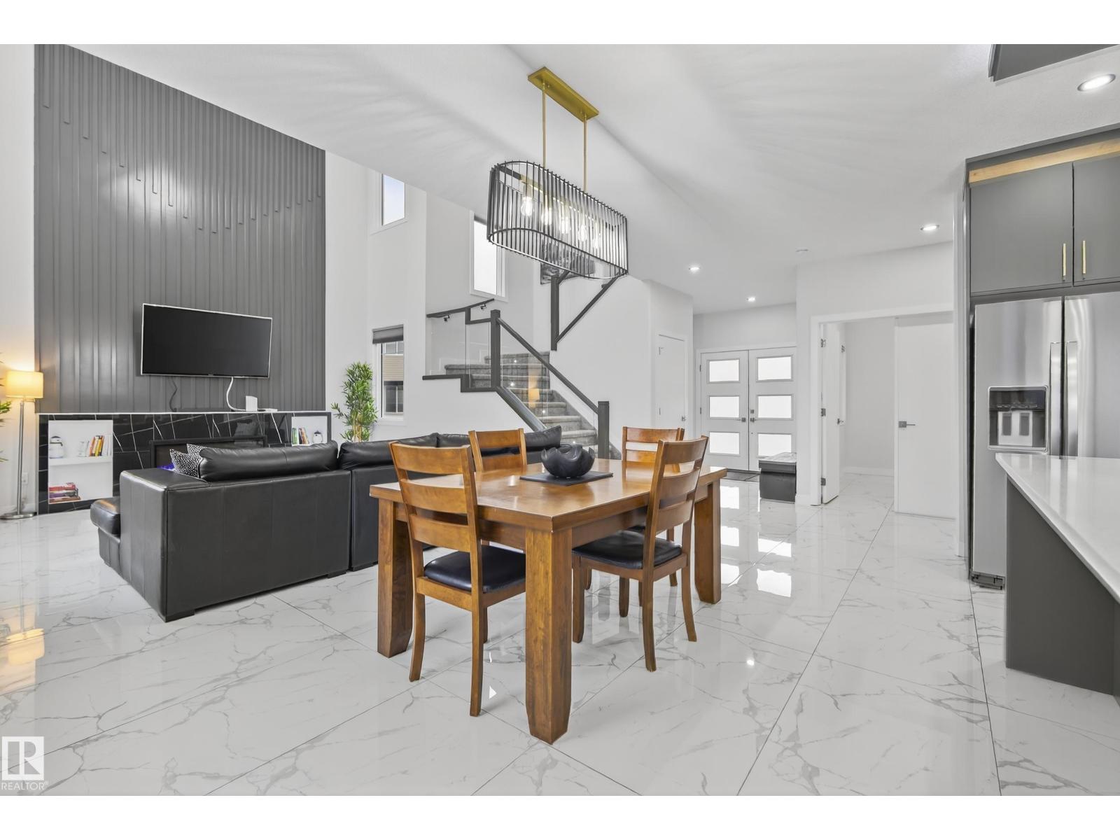 1104 152 AV NW, Edmonton