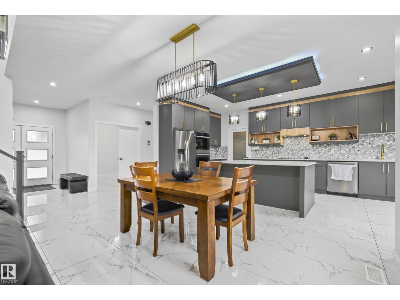 1104 152 AV NW, Edmonton