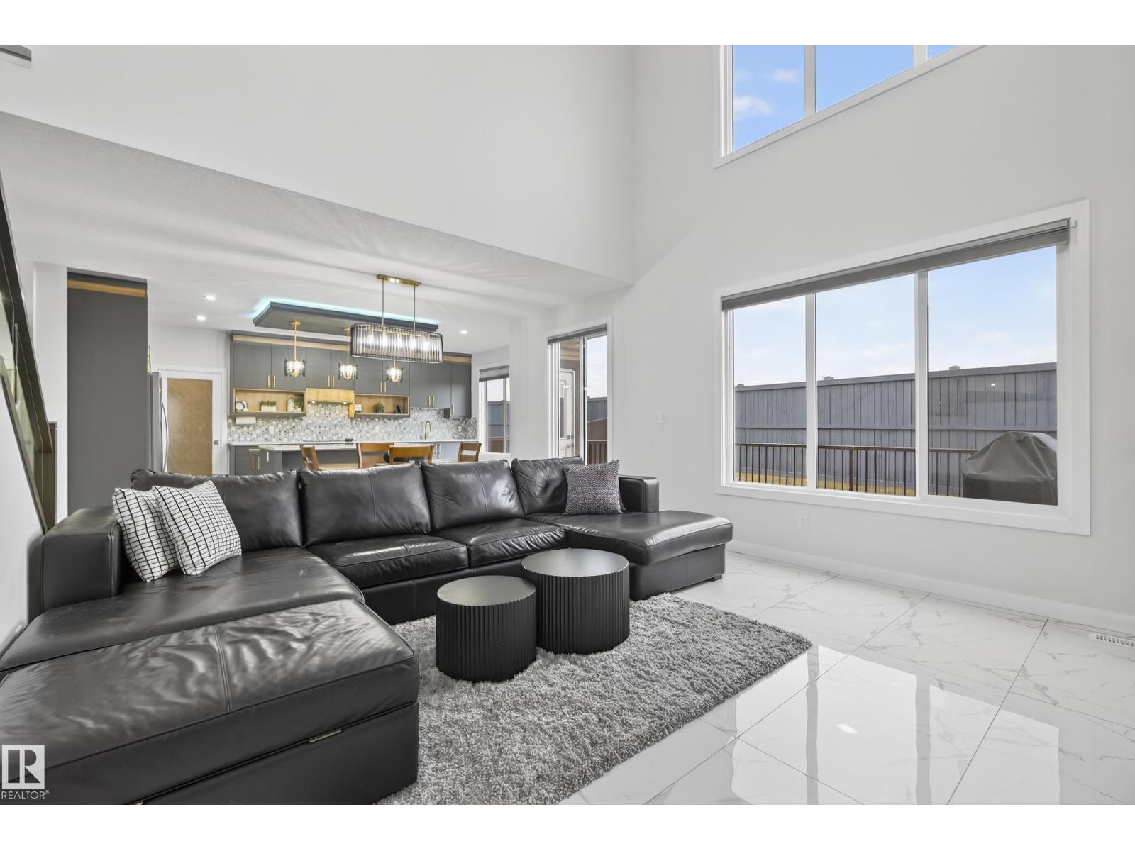 1104 152 AV NW, Edmonton