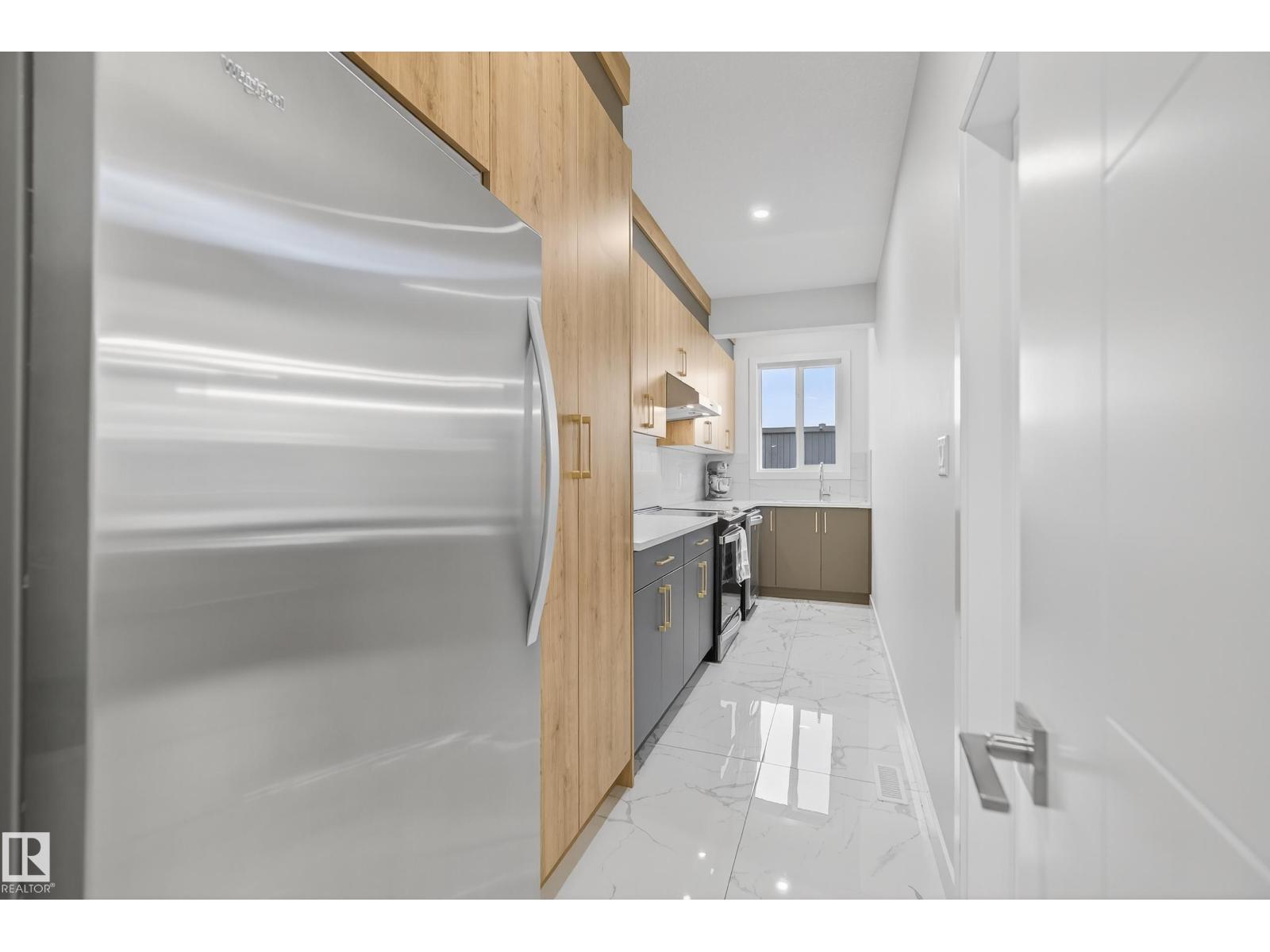 1104 152 AV NW, Edmonton