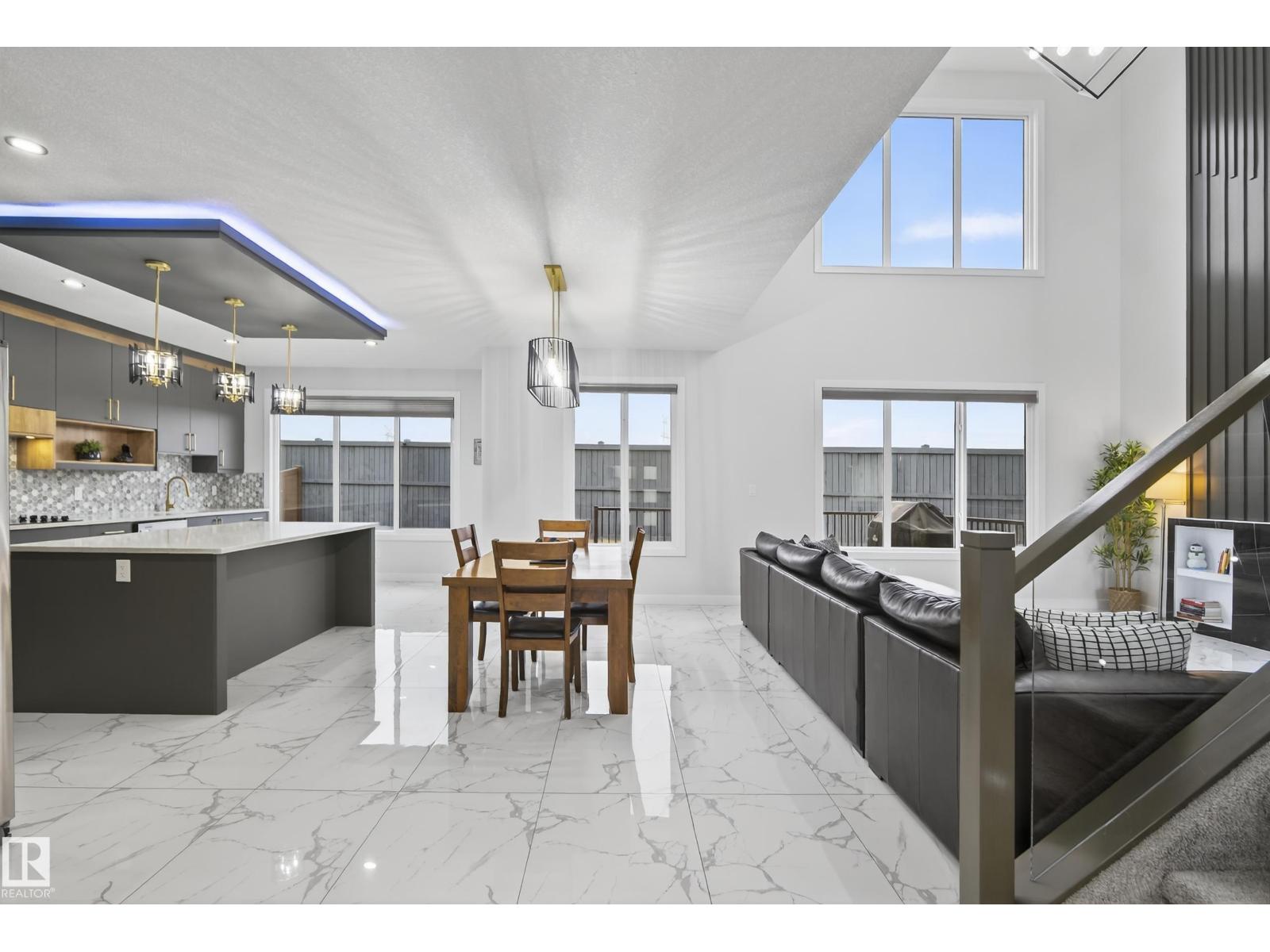 1104 152 AV NW, Edmonton