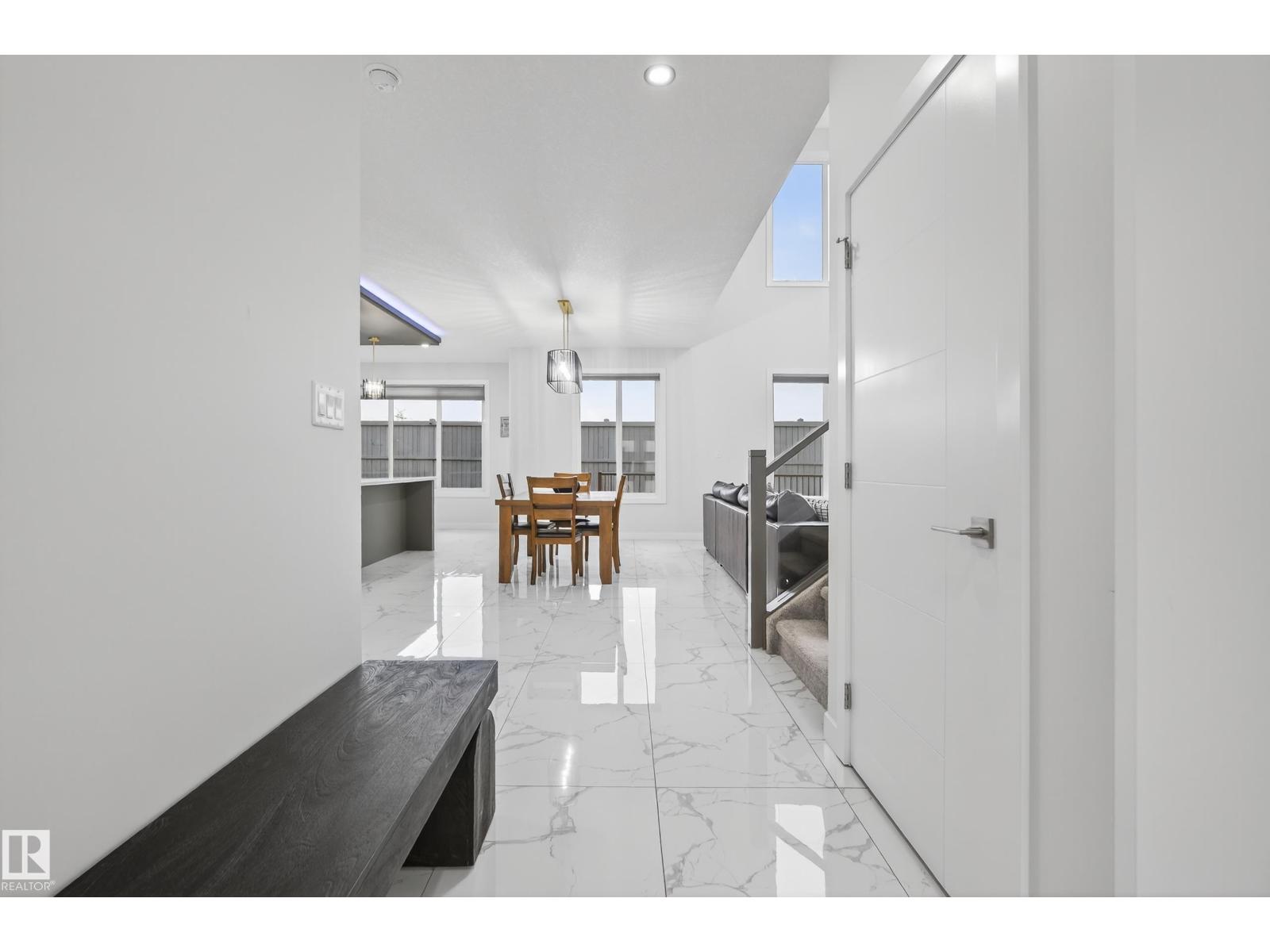 1104 152 AV NW, Edmonton