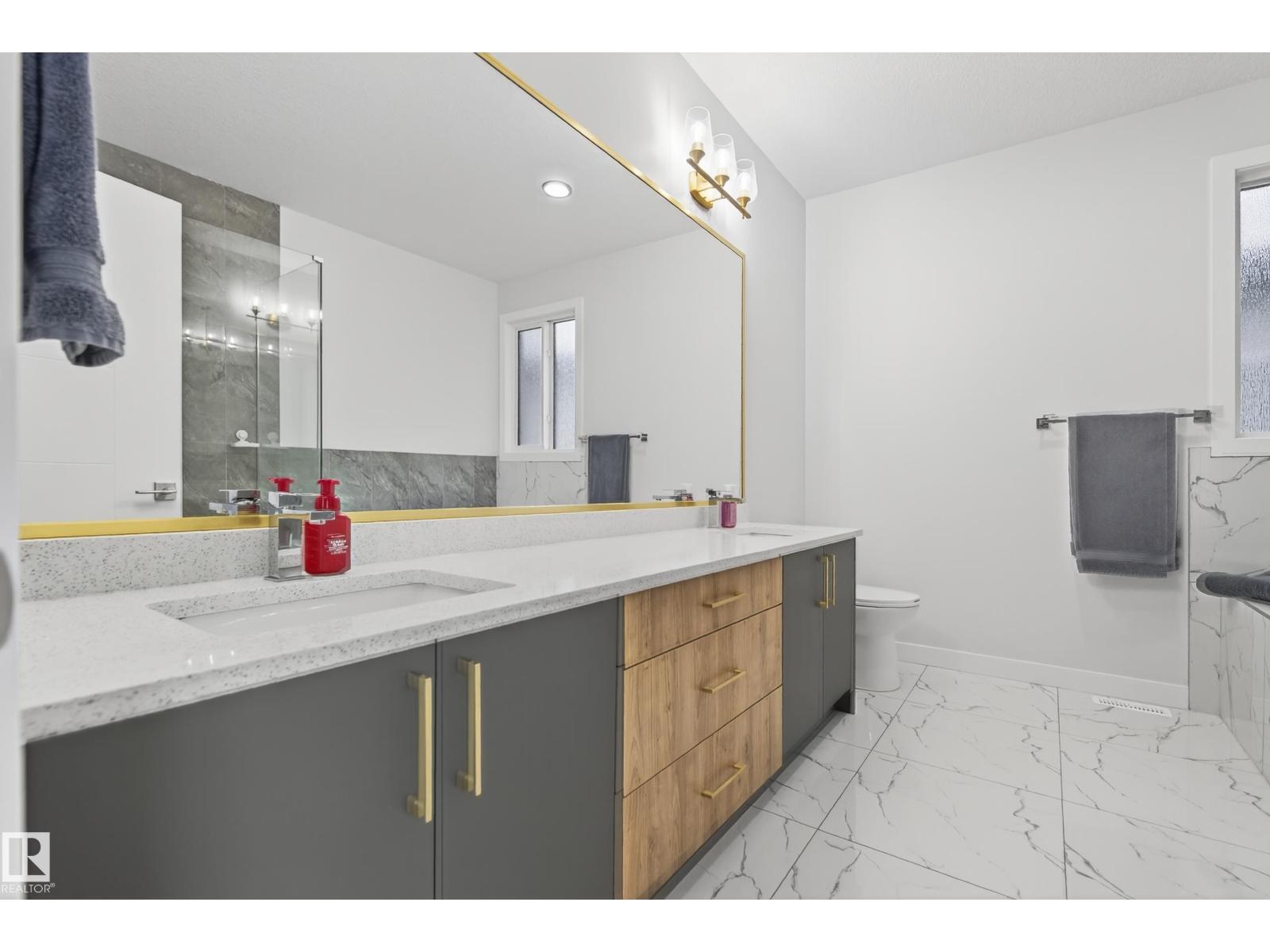 1104 152 AV NW, Edmonton