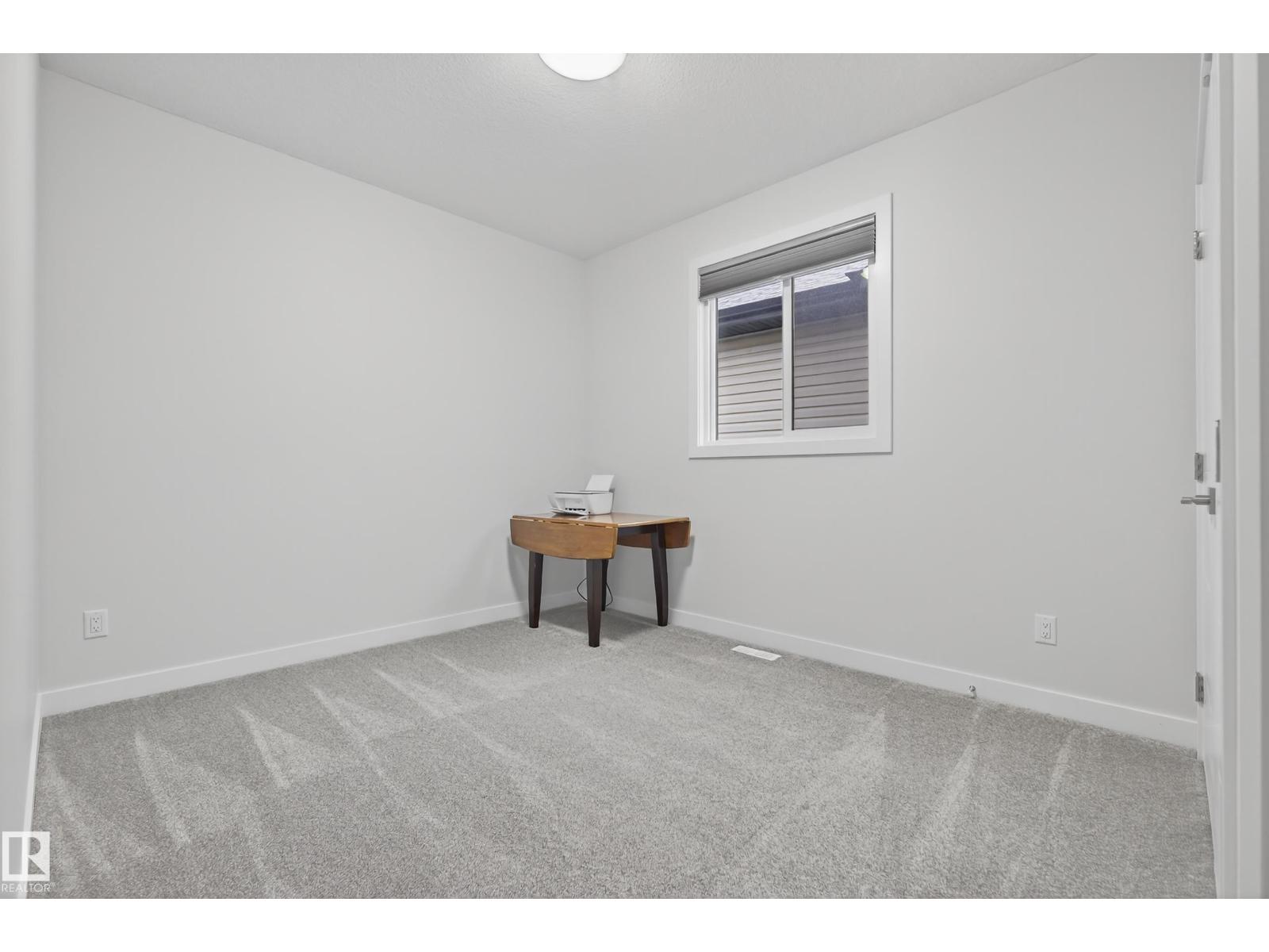 1104 152 AV NW, Edmonton