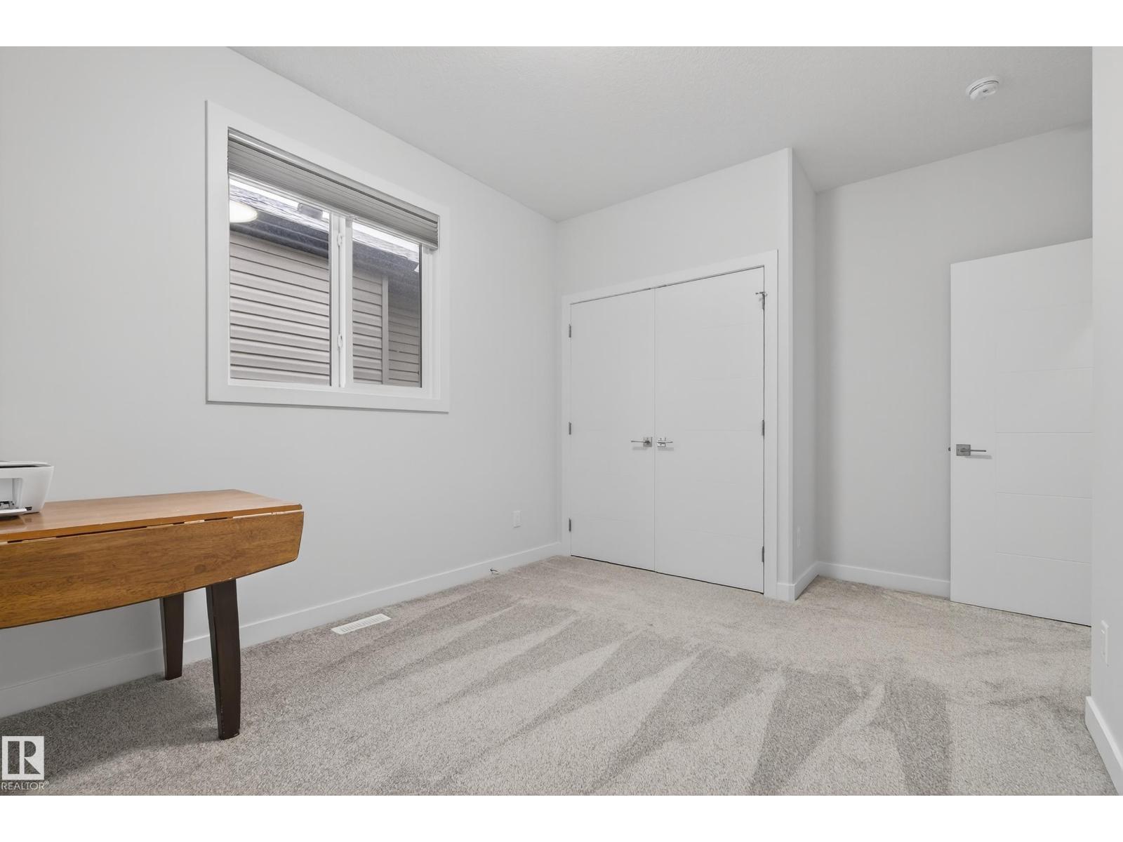 1104 152 AV NW, Edmonton