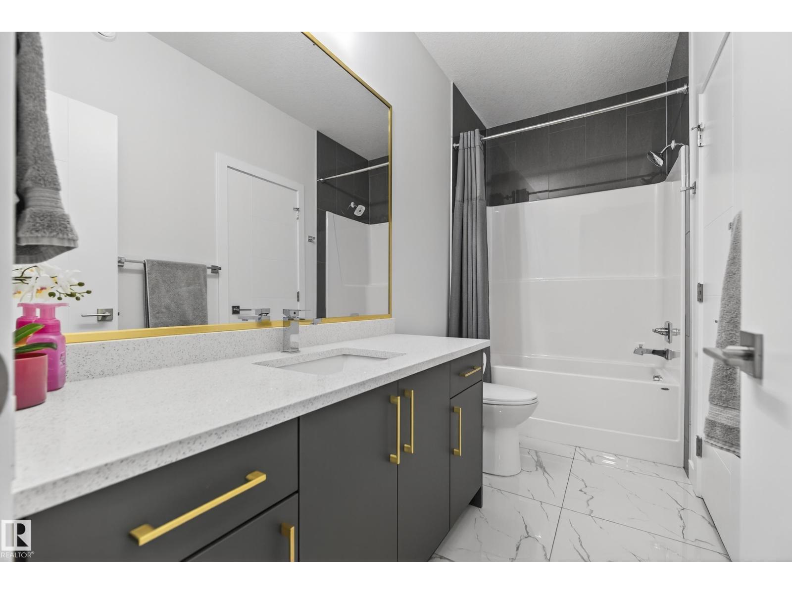 1104 152 AV NW, Edmonton