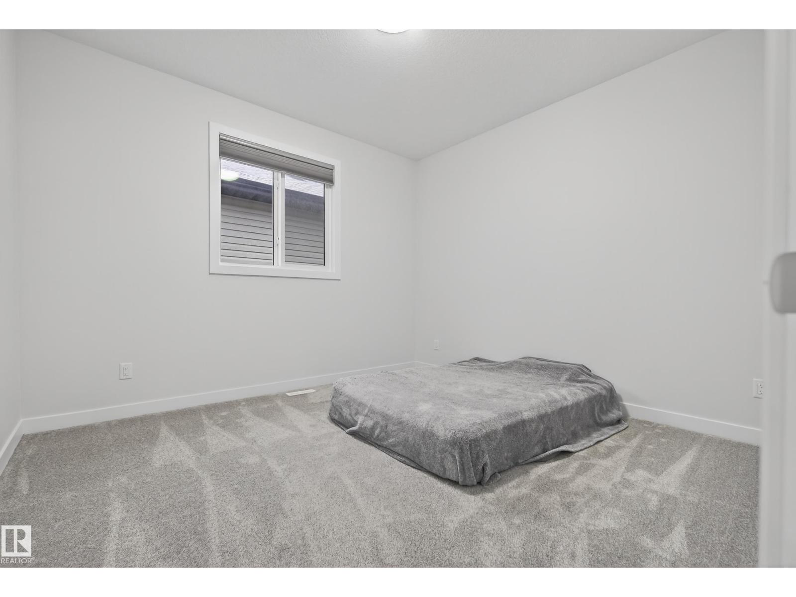 1104 152 AV NW, Edmonton