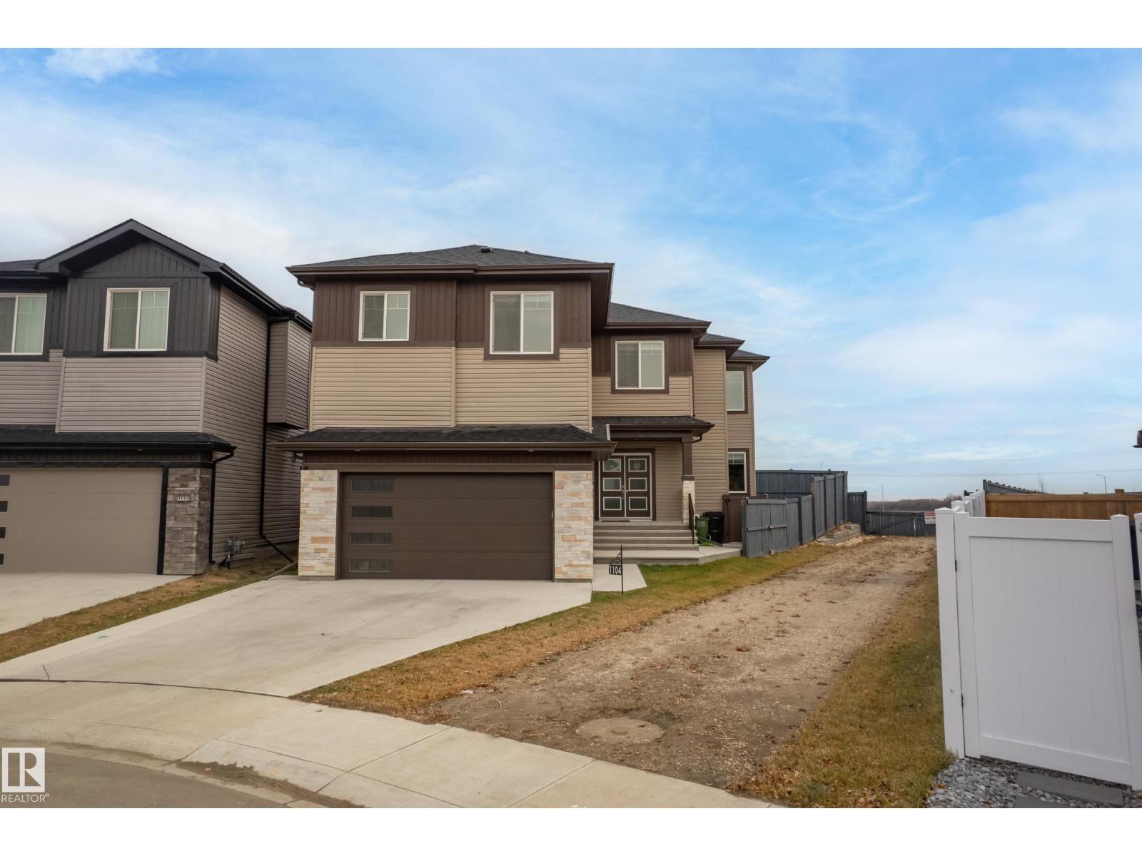 1104 152 AV NW, Edmonton