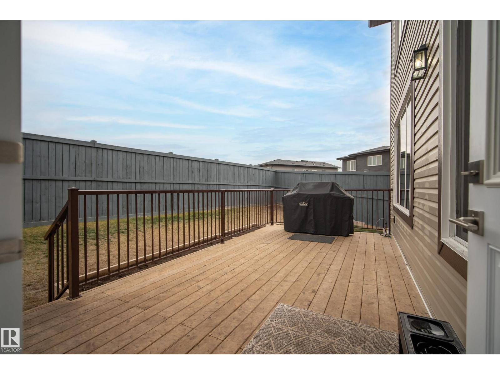 1104 152 AV NW, Edmonton