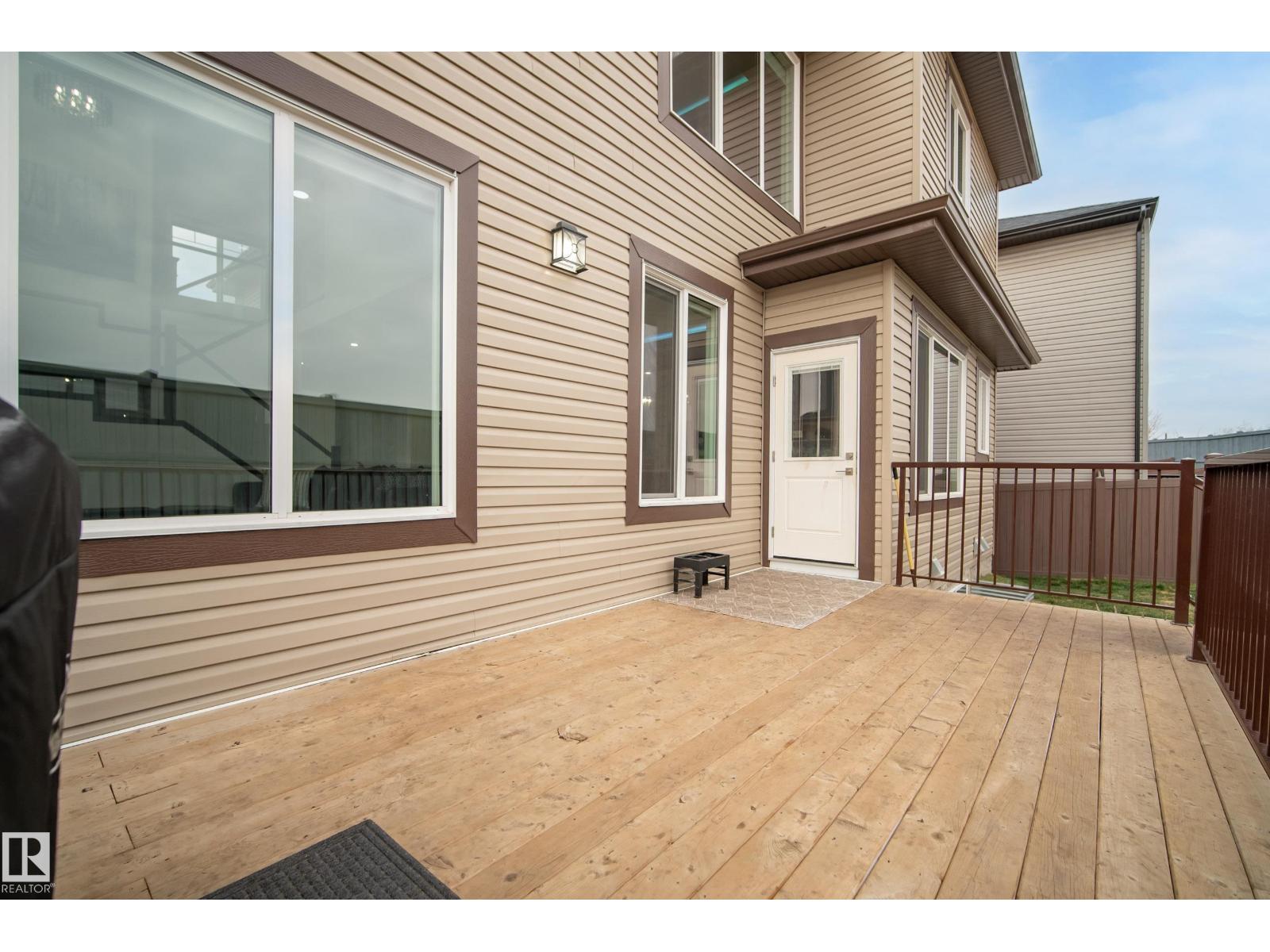 1104 152 AV NW, Edmonton