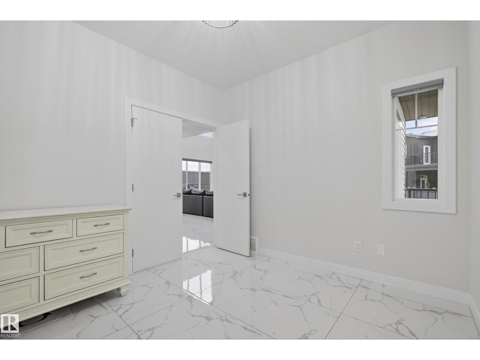 1104 152 AV NW, Edmonton