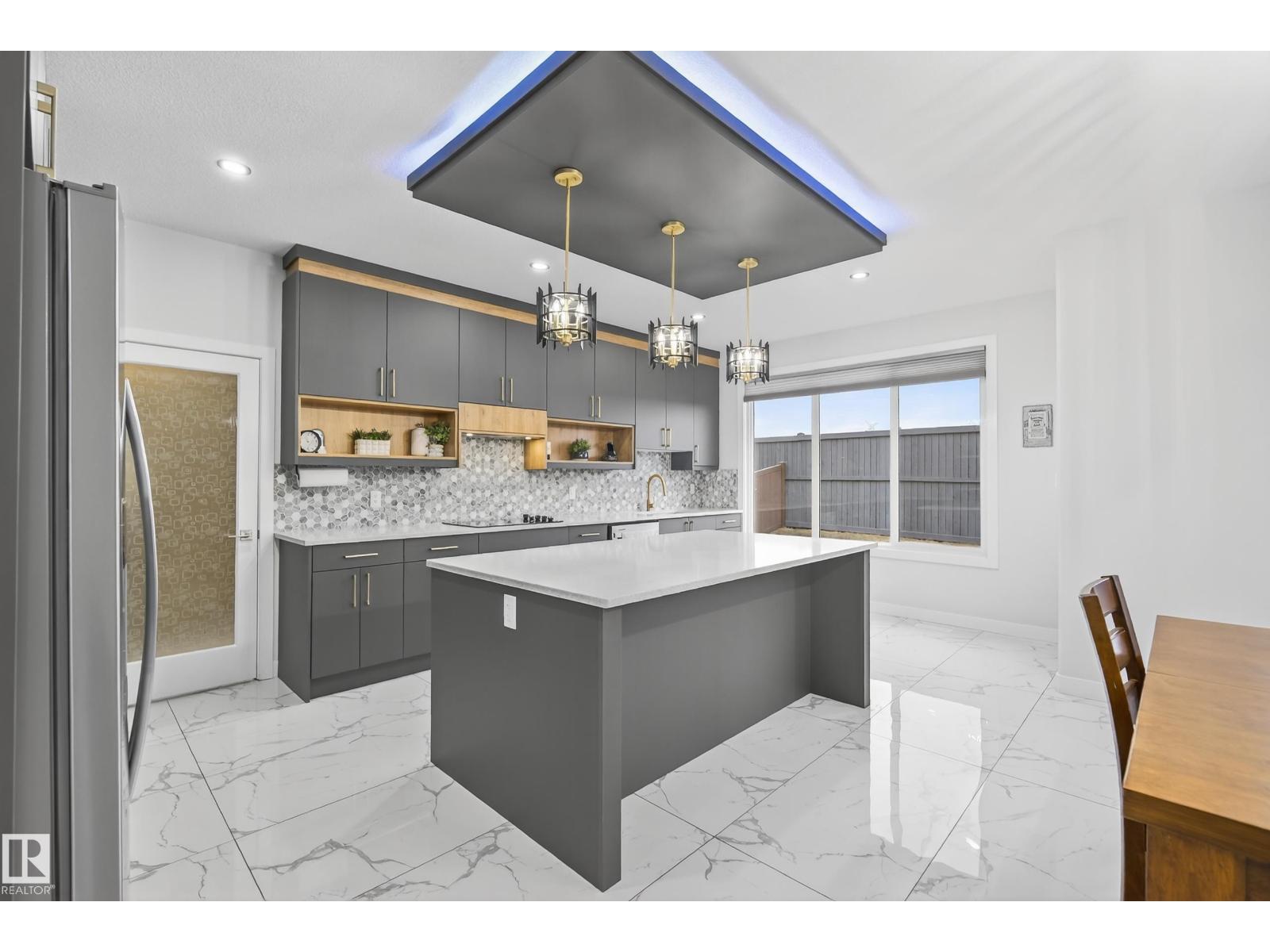 1104 152 AV NW, Edmonton