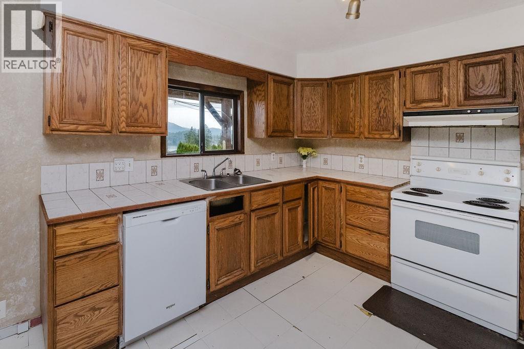 635 MARTIN ROAD, Gibsons