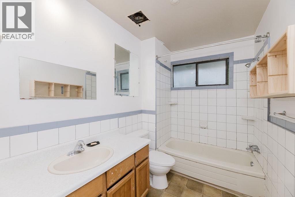 635 MARTIN ROAD, Gibsons