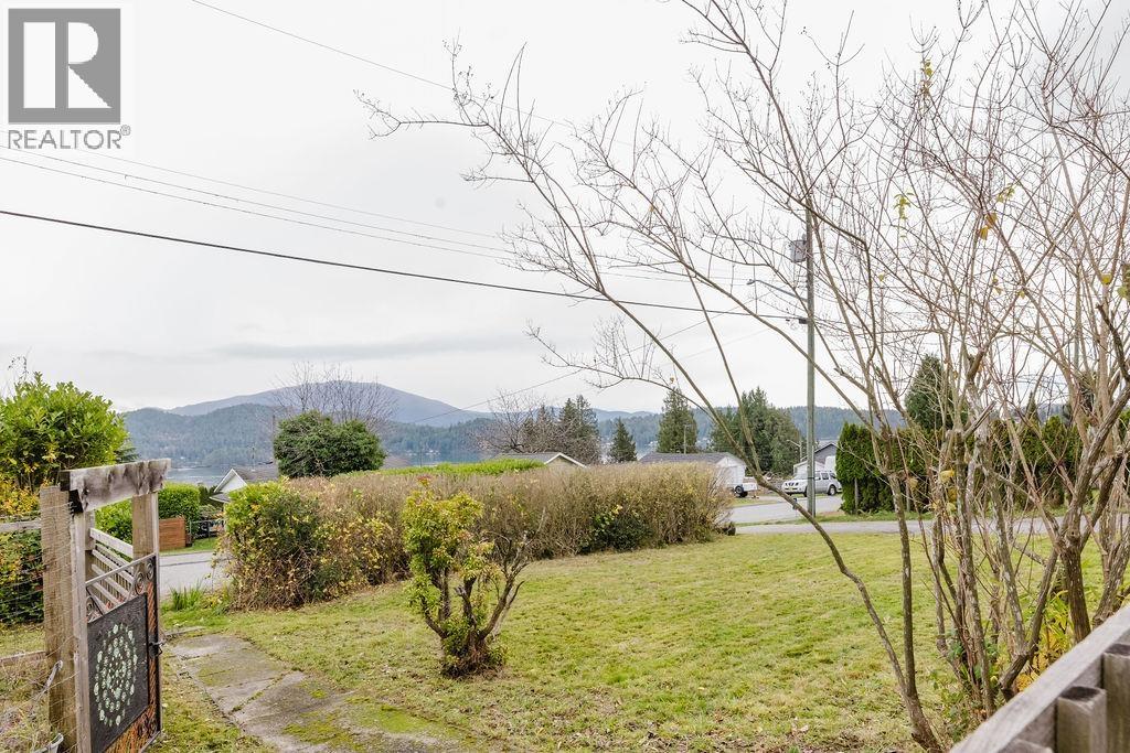 635 MARTIN ROAD, Gibsons
