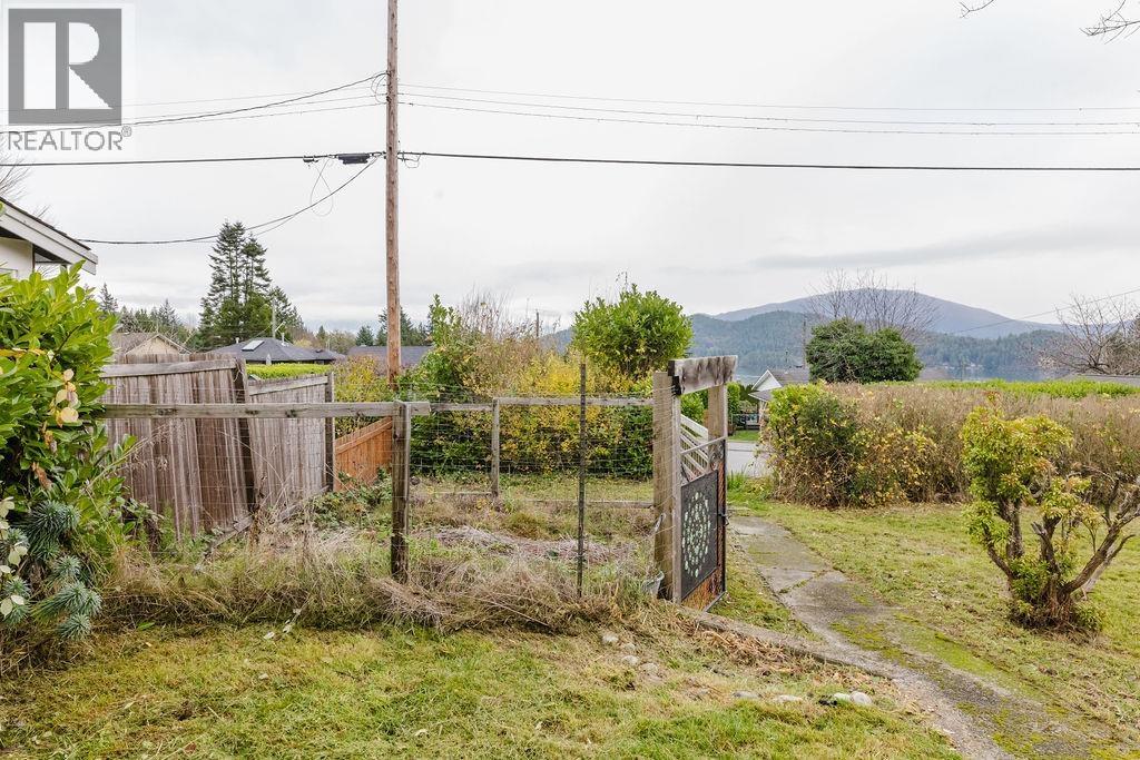 635 MARTIN ROAD, Gibsons