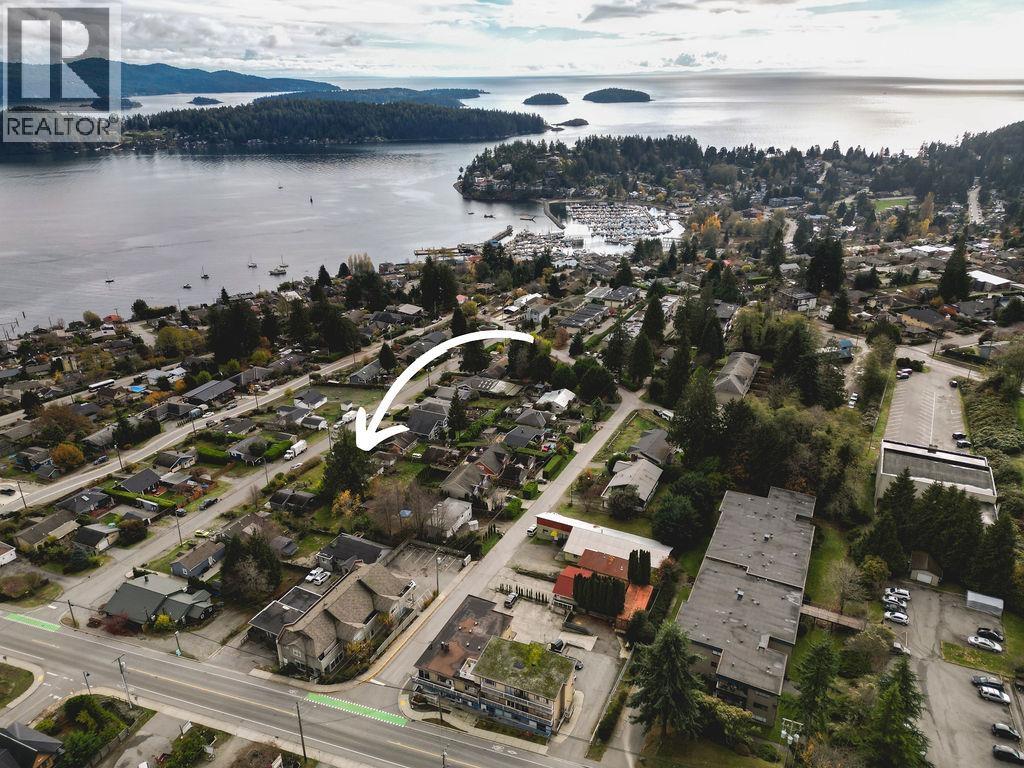 635 MARTIN ROAD, Gibsons