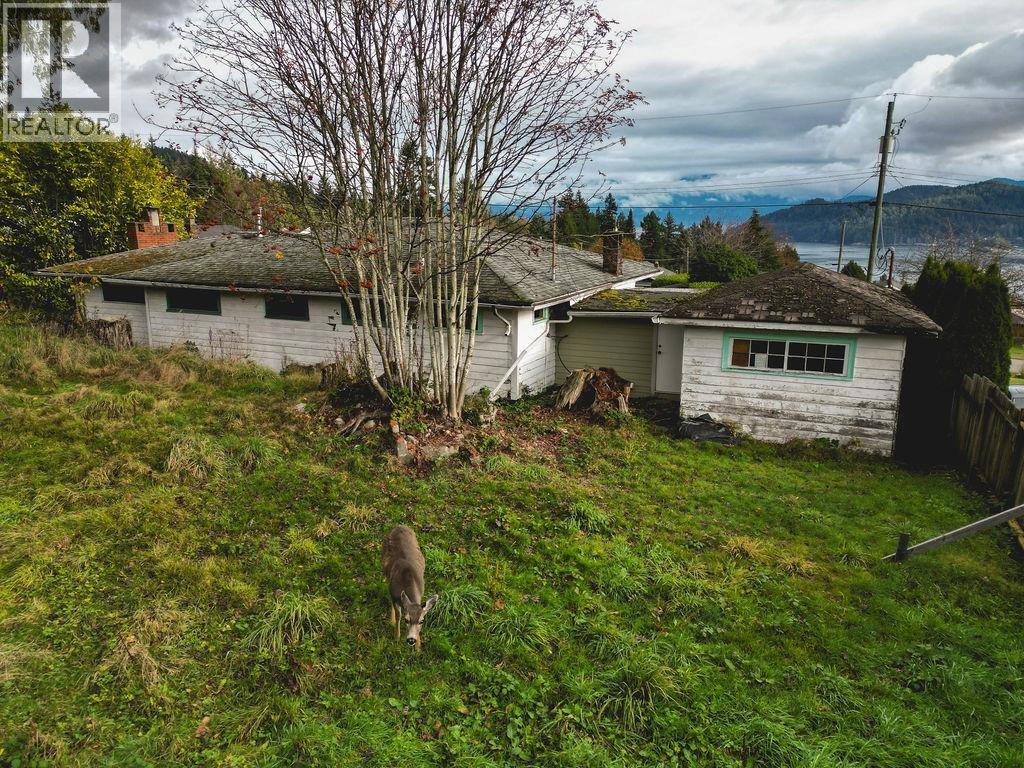 635 MARTIN ROAD, Gibsons