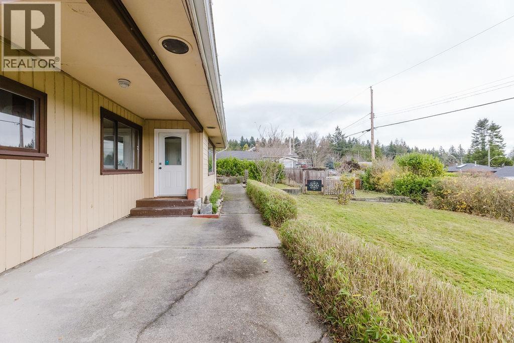 635 MARTIN ROAD, Gibsons
