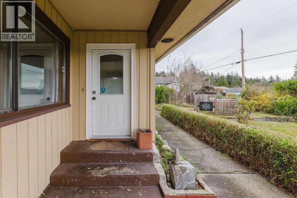 635 MARTIN ROAD, Gibsons