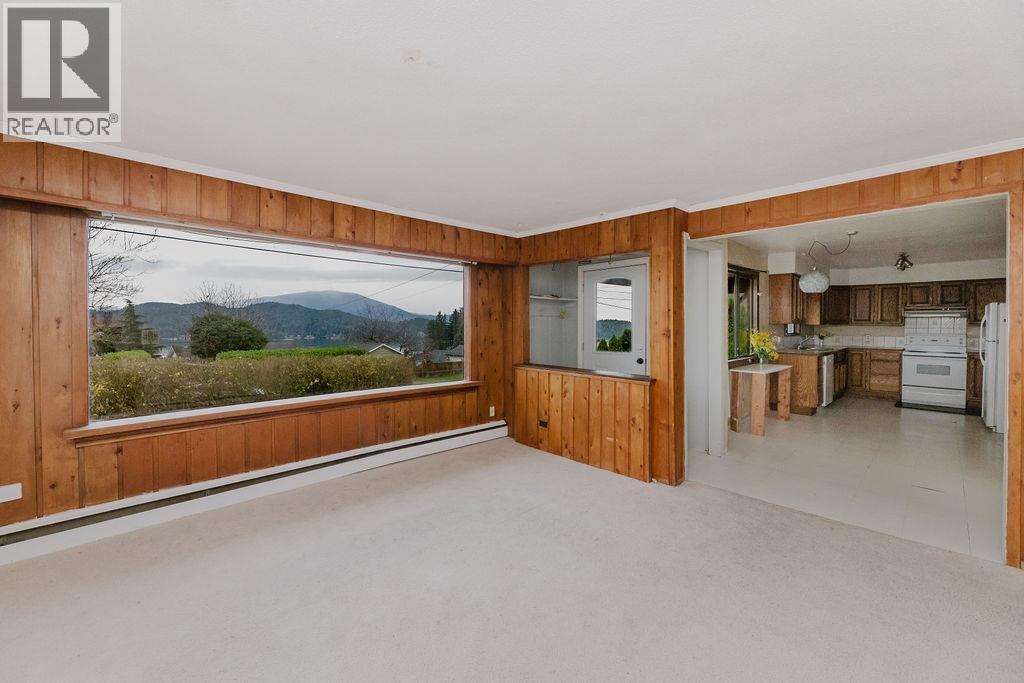 635 MARTIN ROAD, Gibsons