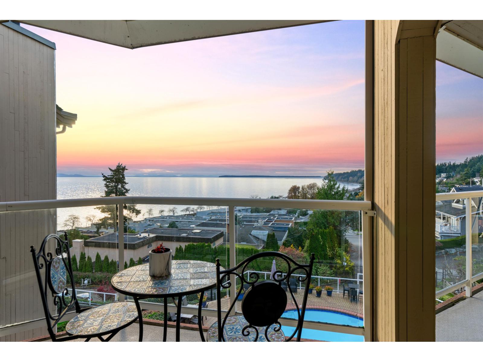 402 15025 VICTORIA AVENUE, White Rock