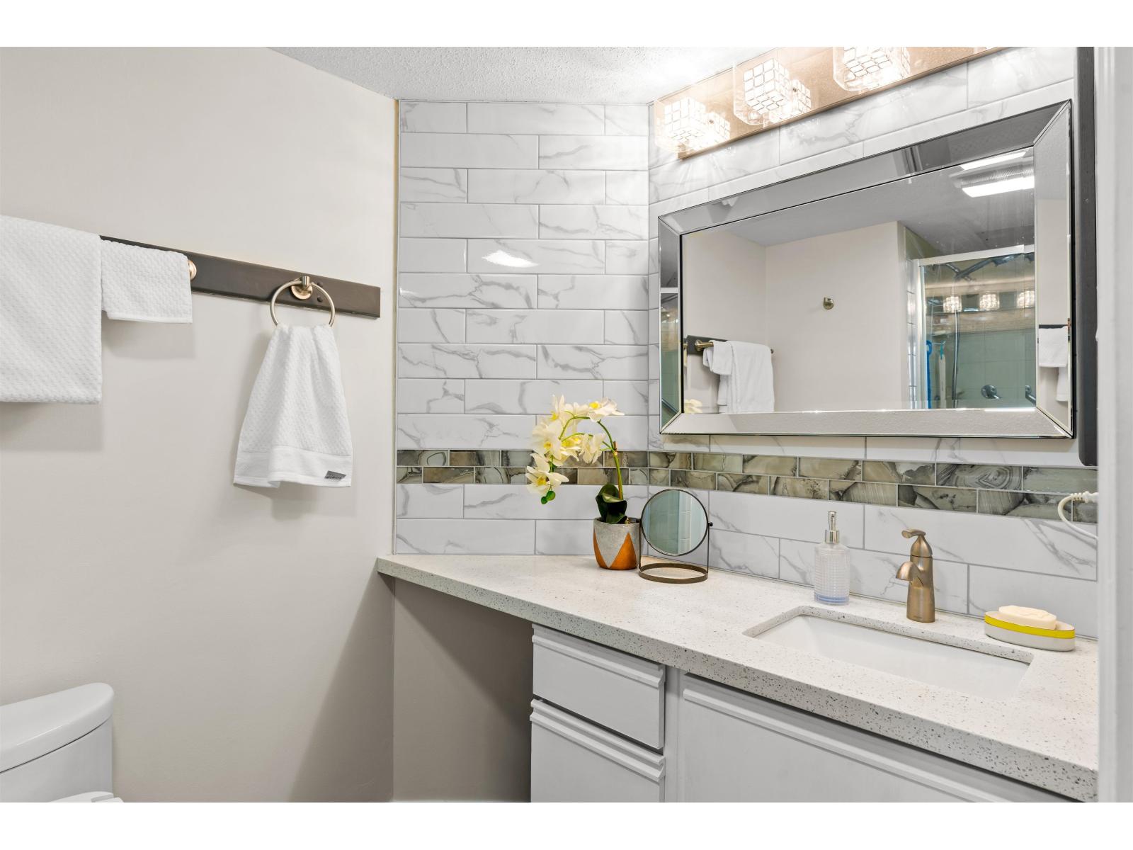 402 15025 VICTORIA AVENUE, White Rock