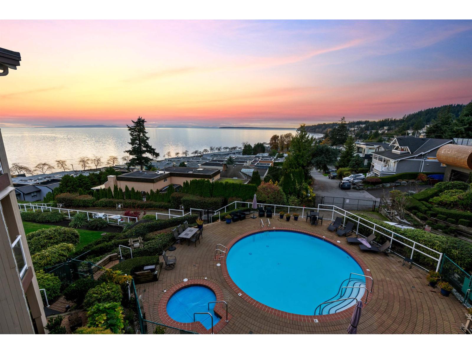 402 15025 VICTORIA AVENUE, White Rock