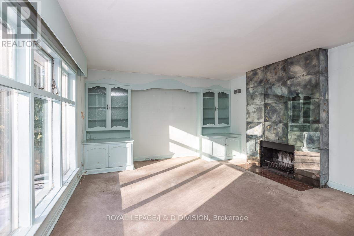 10 CAMPBELL CRESCENT - 11