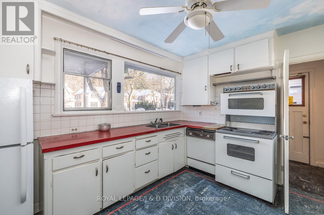 10 CAMPBELL CRESCENT - 23