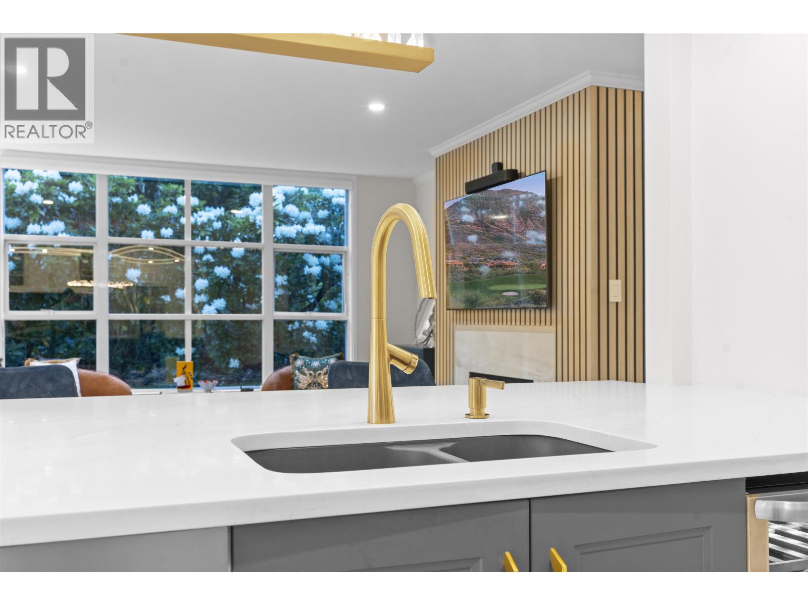 103 3399 CAPILANO CRESCENT, North Vancouver