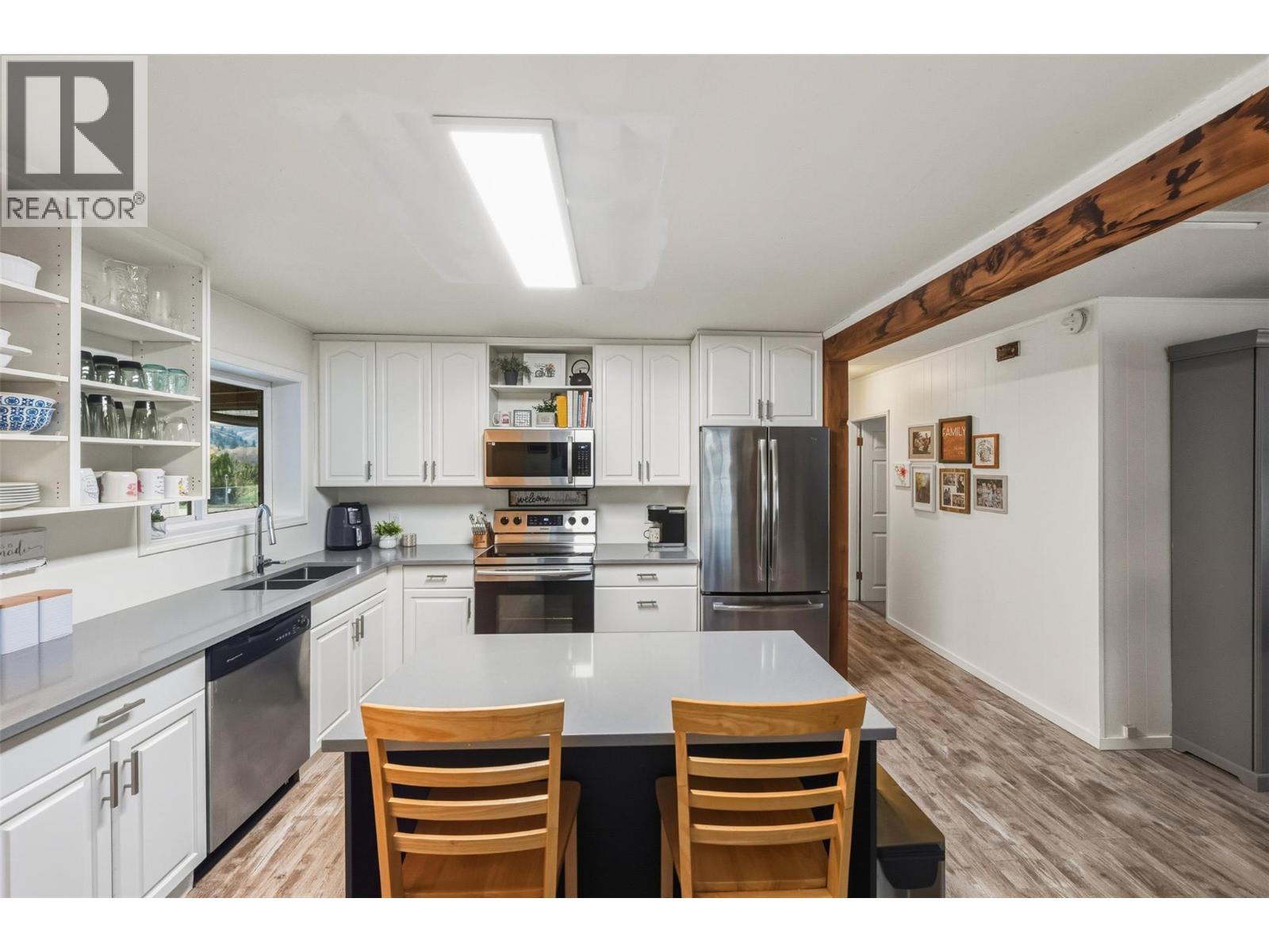 225 CIRCLE Drive, Oliver