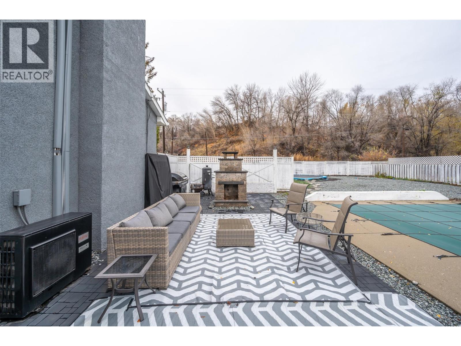 225 CIRCLE Drive, Oliver