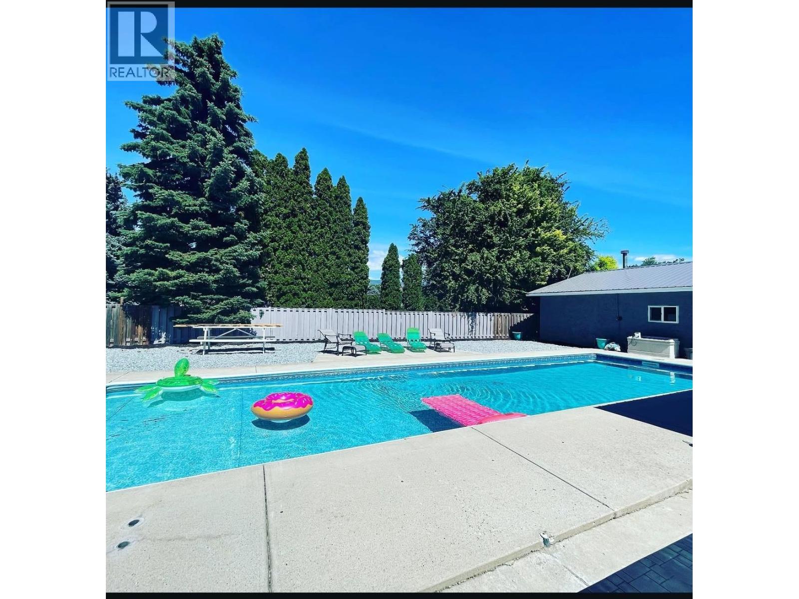 225 CIRCLE Drive, Oliver