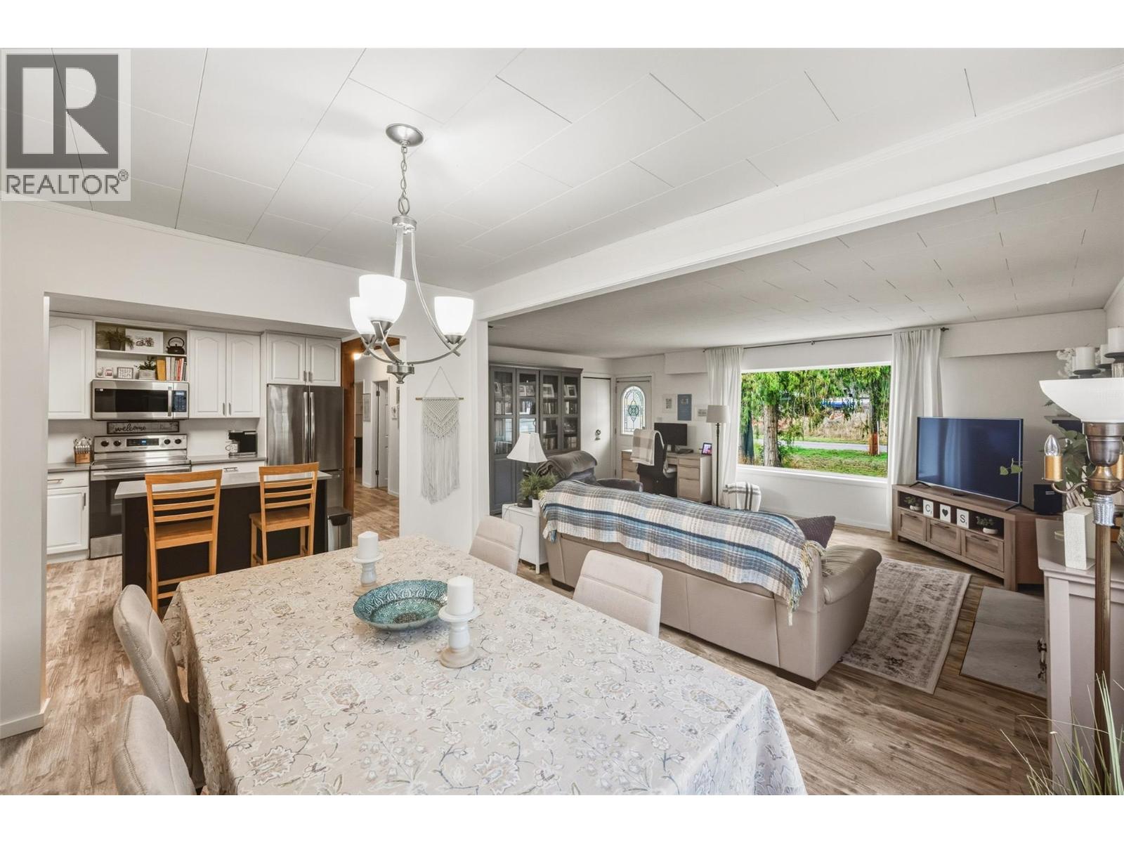 225 CIRCLE Drive, Oliver