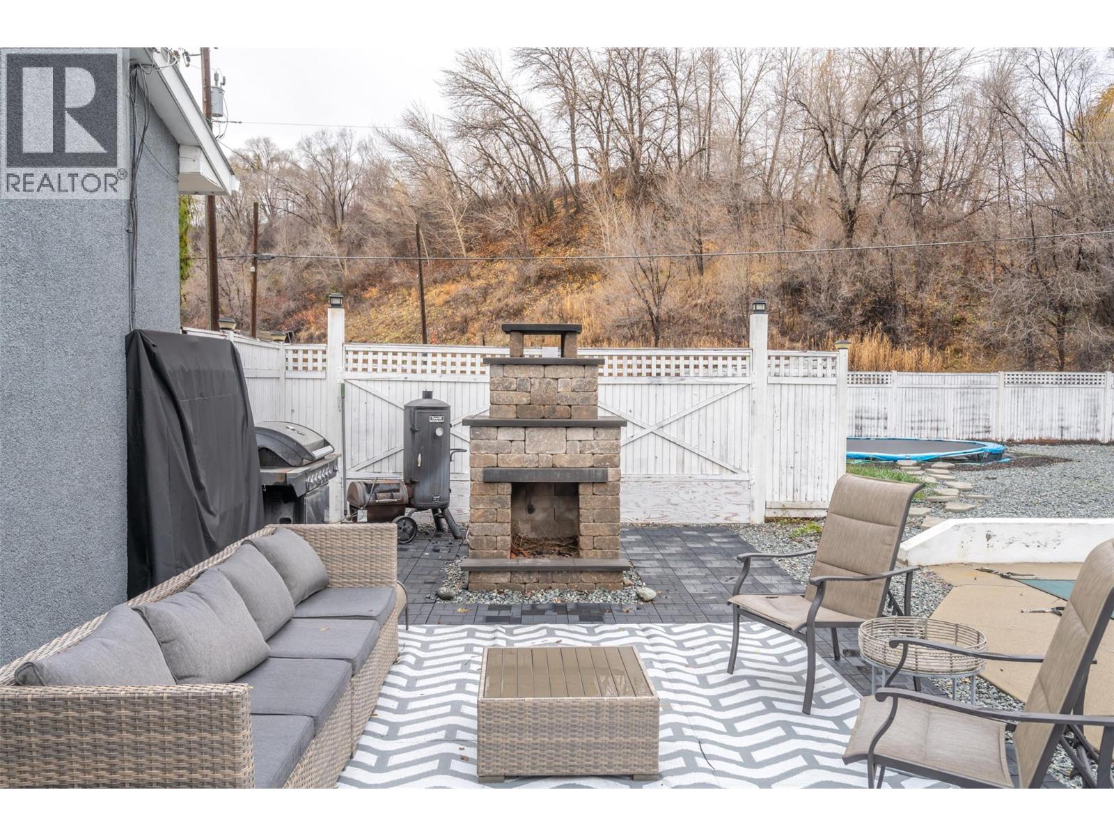 225 CIRCLE Drive, Oliver