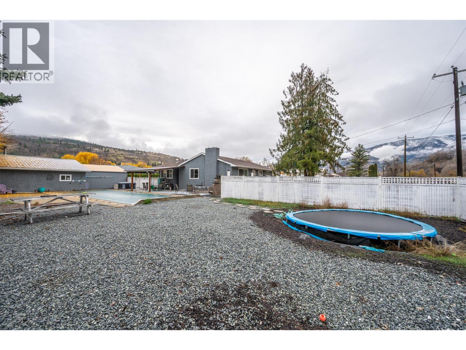 225 CIRCLE Drive, Oliver