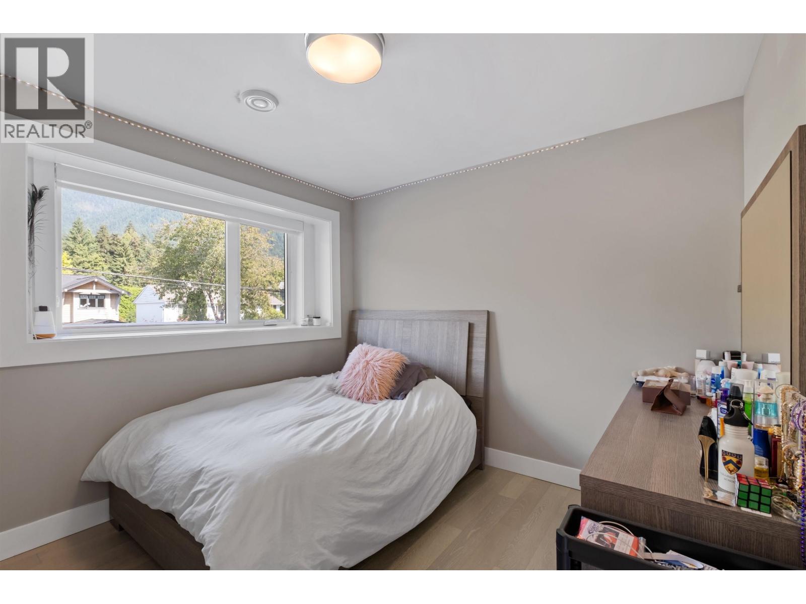 1033 PROSPECT AVENUE, North Vancouver
