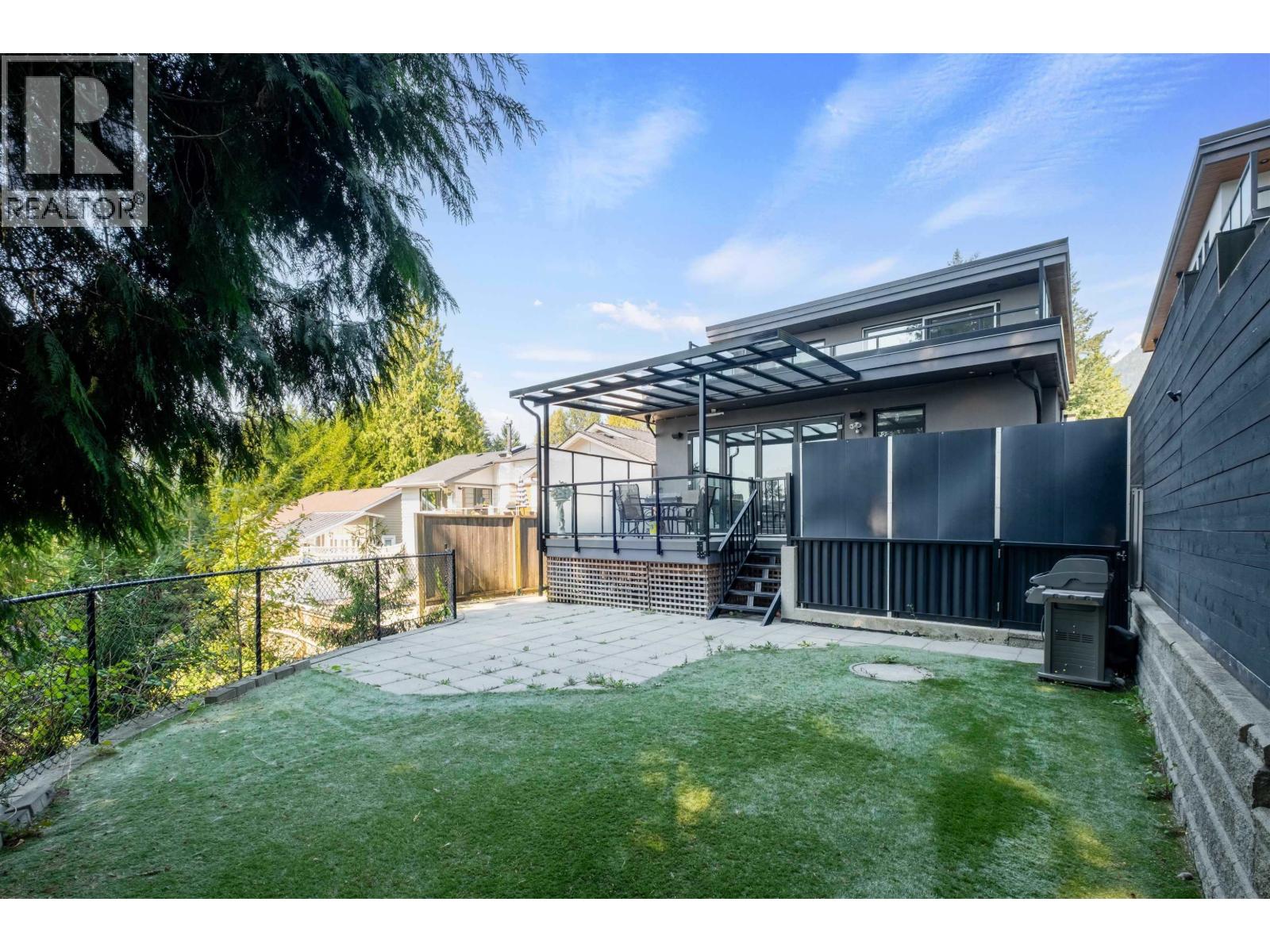 1033 PROSPECT AVENUE, North Vancouver