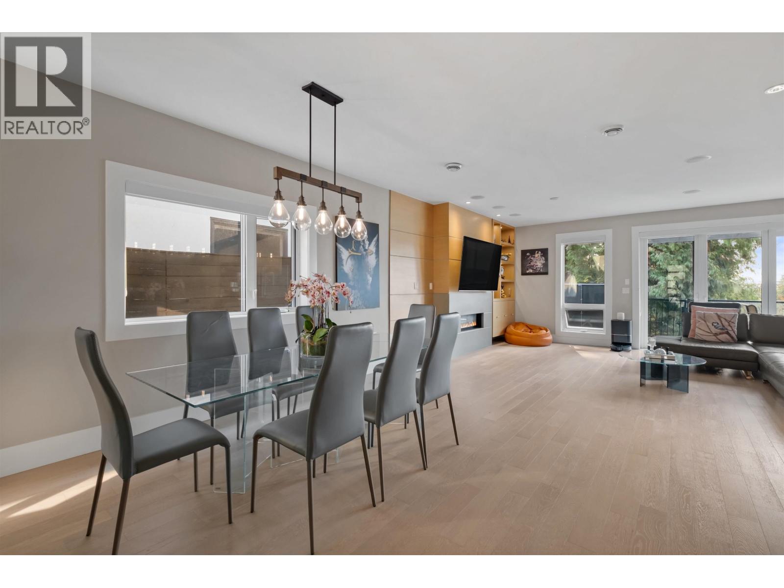 1033 PROSPECT AVENUE, North Vancouver