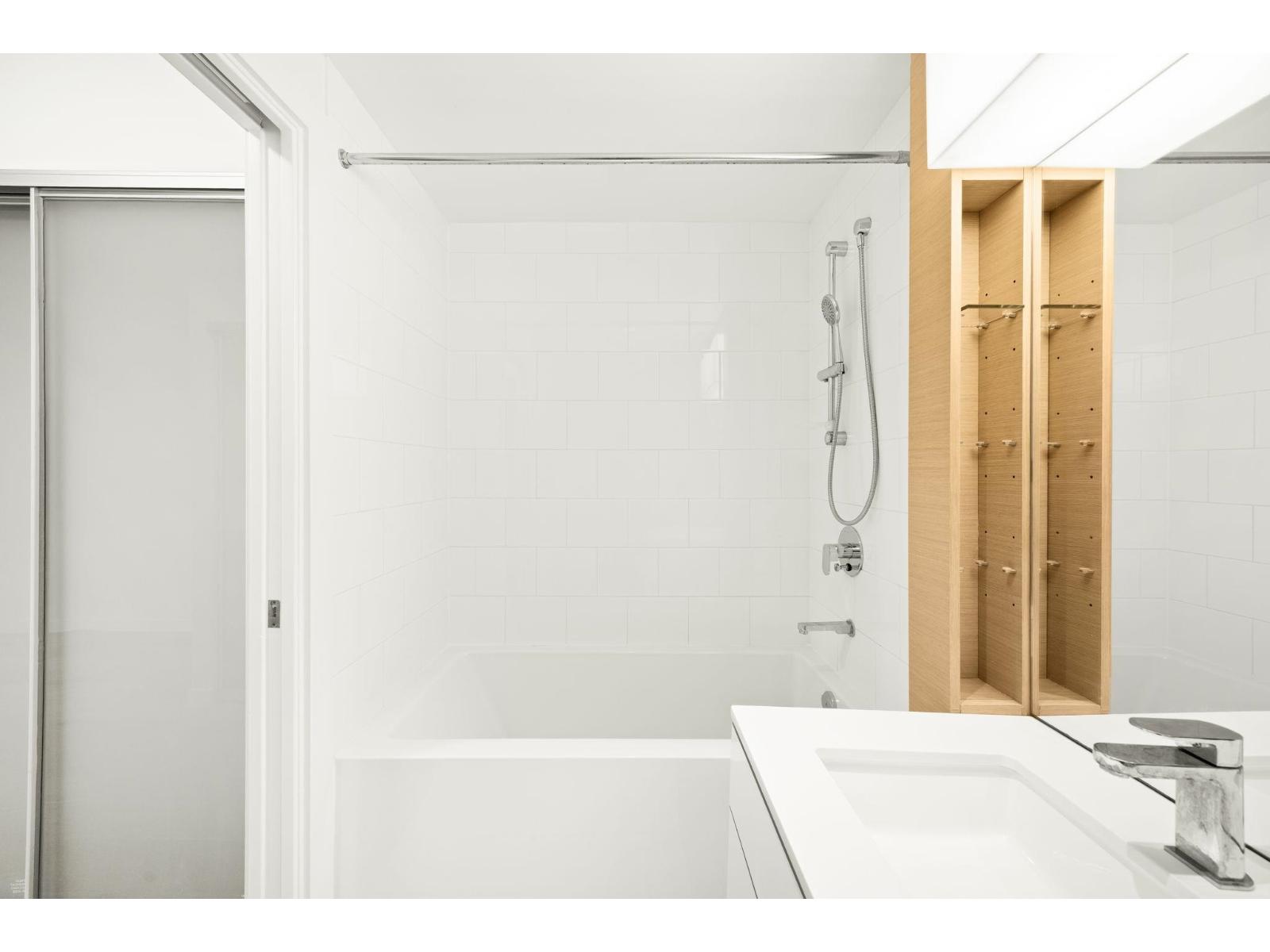 2102 13438 CENTRAL AVENUE, Surrey